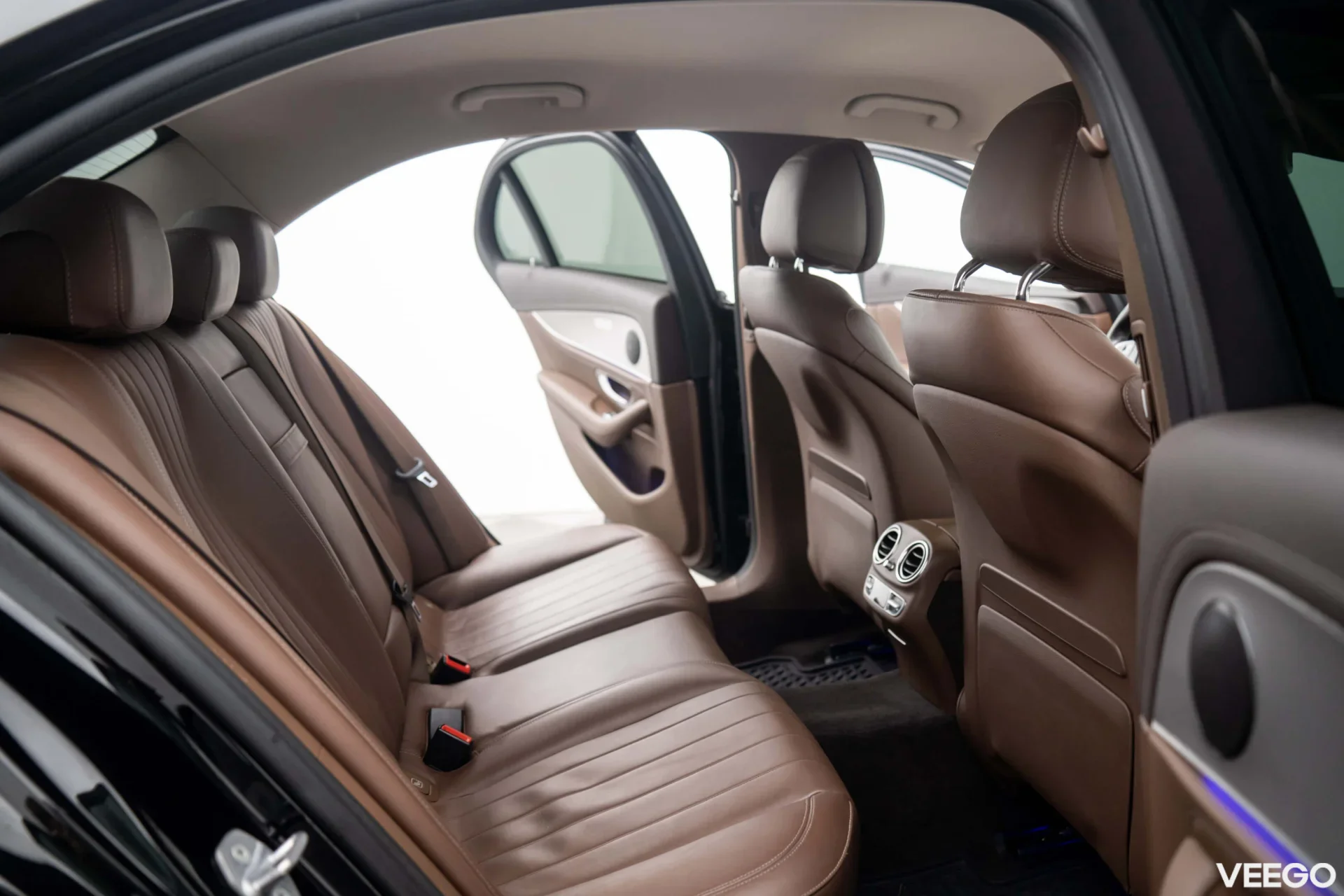 Mercedes-Benz E350 e AMG PHEV 2.0 210kW