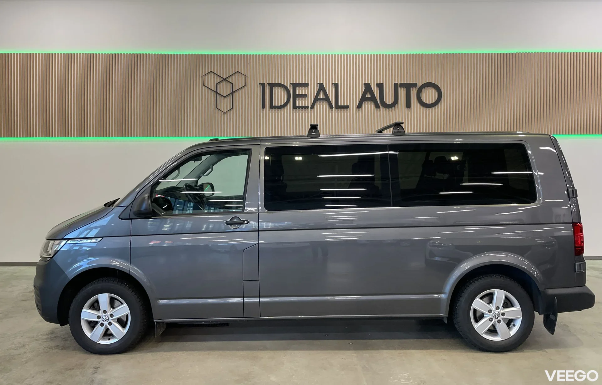 Volkswagen Caravelle T6.1 Lang Trendline DSG 2 110kW