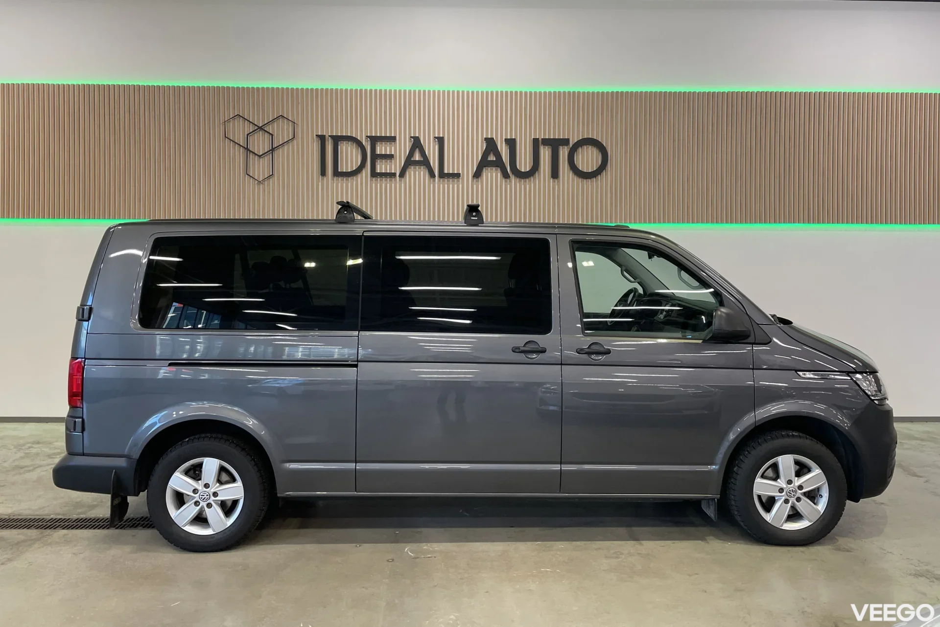 Volkswagen Caravelle T6.1 Lang Trendline DSG 2 110kW