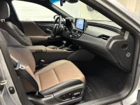 Lexus ES 300h - 131kW thumbnail