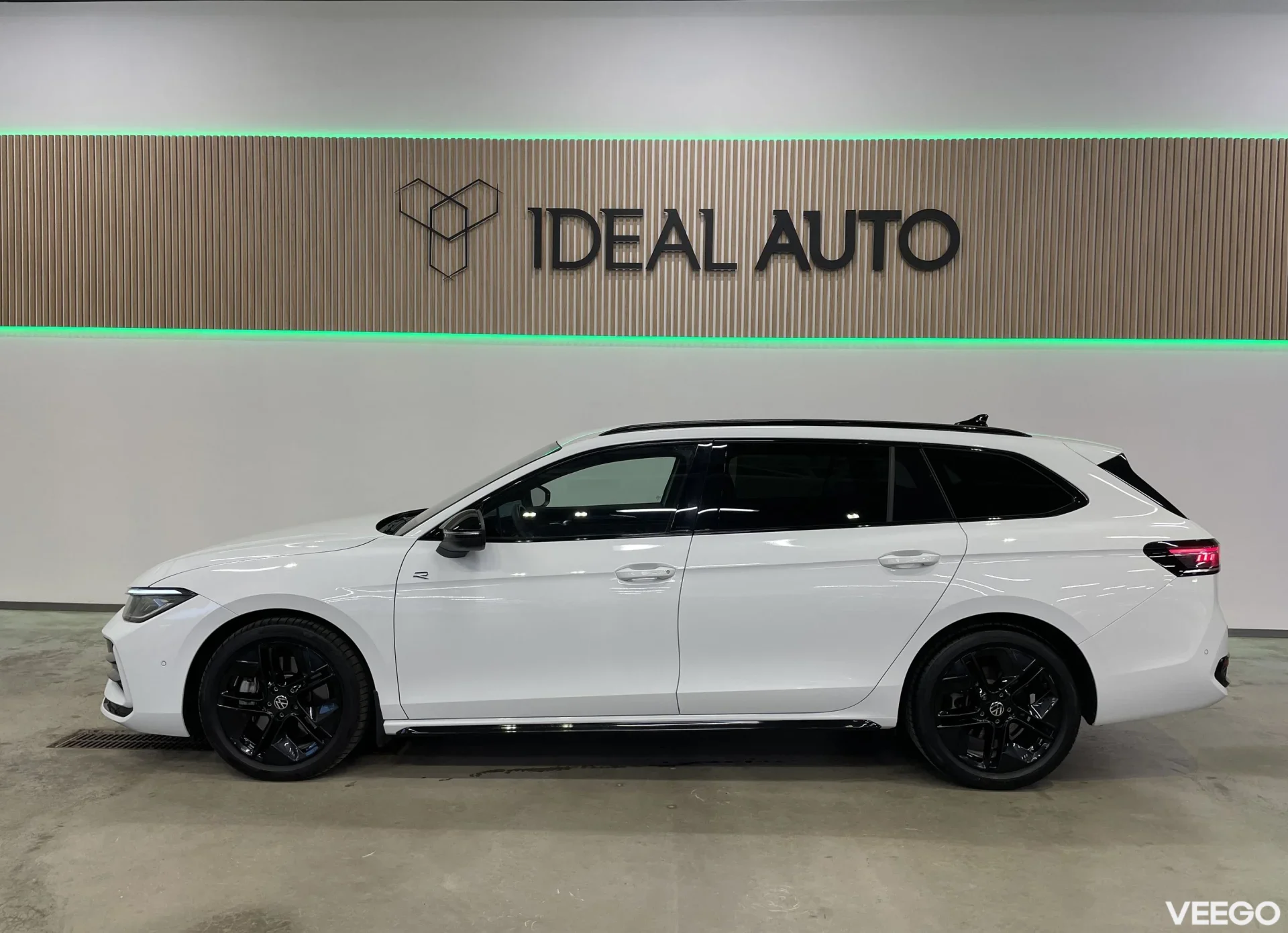 Volkswagen Passat Variant 4Motion R-Line Black Style 2 142kW