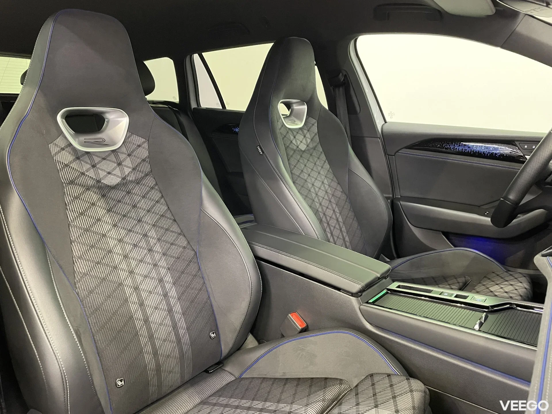 Volkswagen Passat Variant 4Motion R-Line Black Style 2 142kW