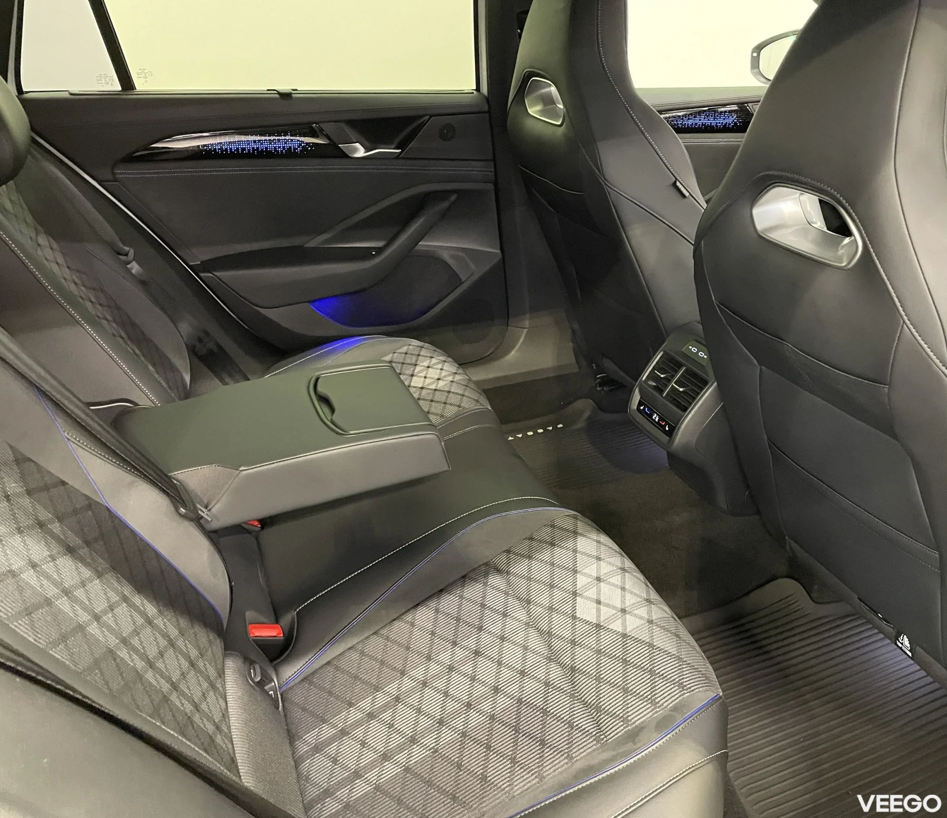 Volkswagen Passat Variant 4Motion R-Line Black Style 2 142kW