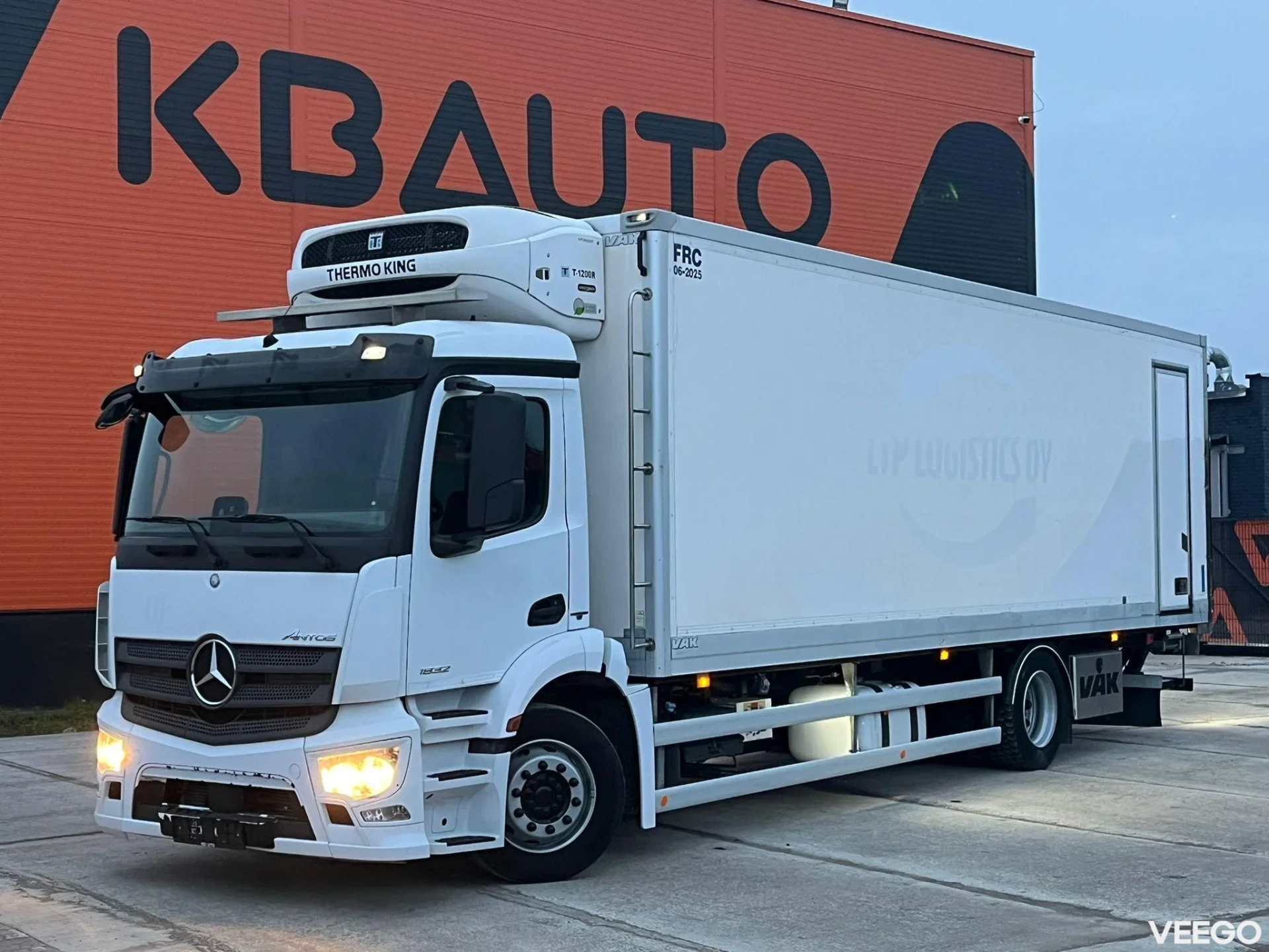 Mercedes-Benz Antos THERMOKING T-1200R / BOX L=8502 mm 235kW