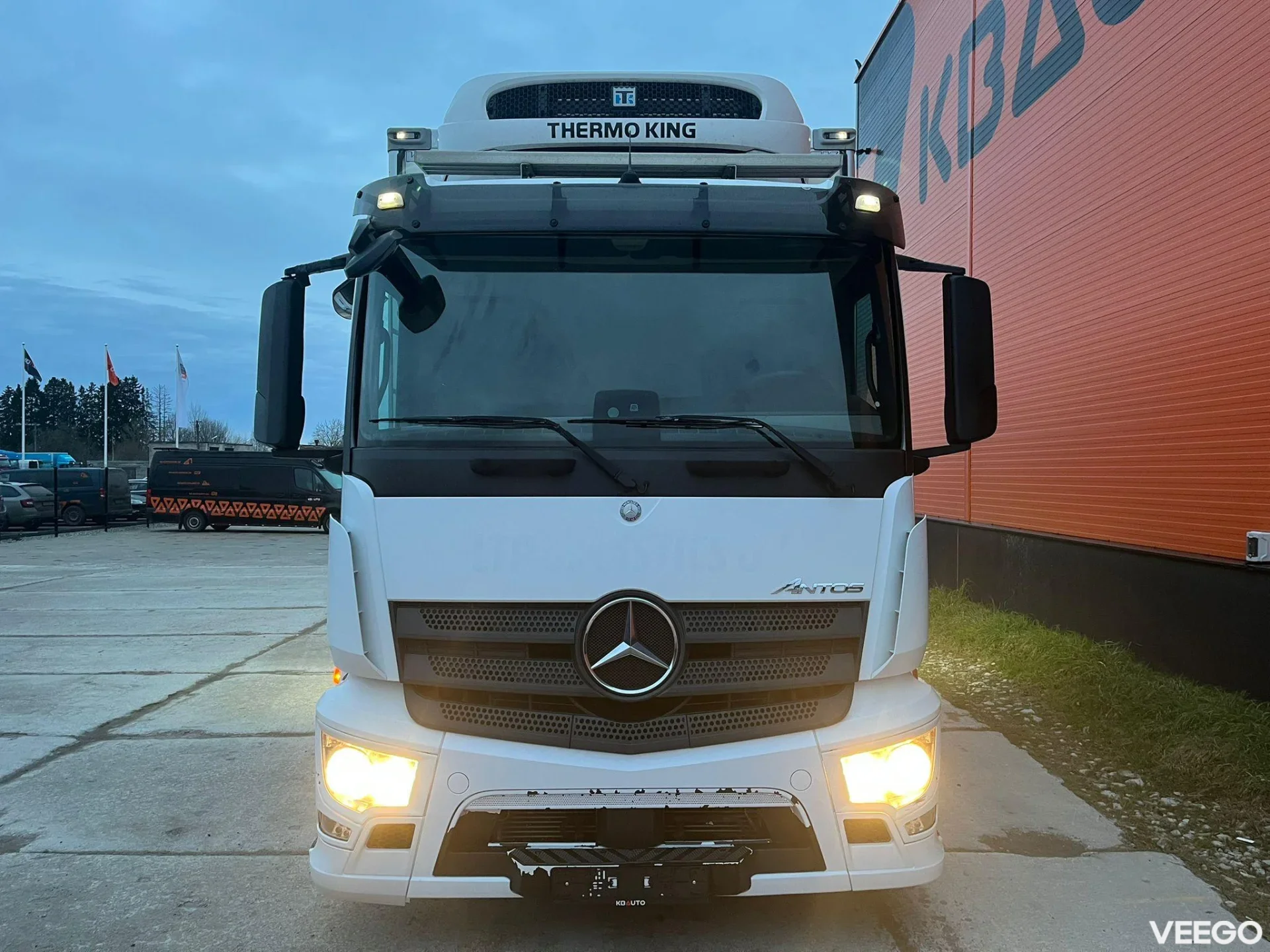 Mercedes-Benz Antos THERMOKING T-1200R / BOX L=8502 mm 235kW
