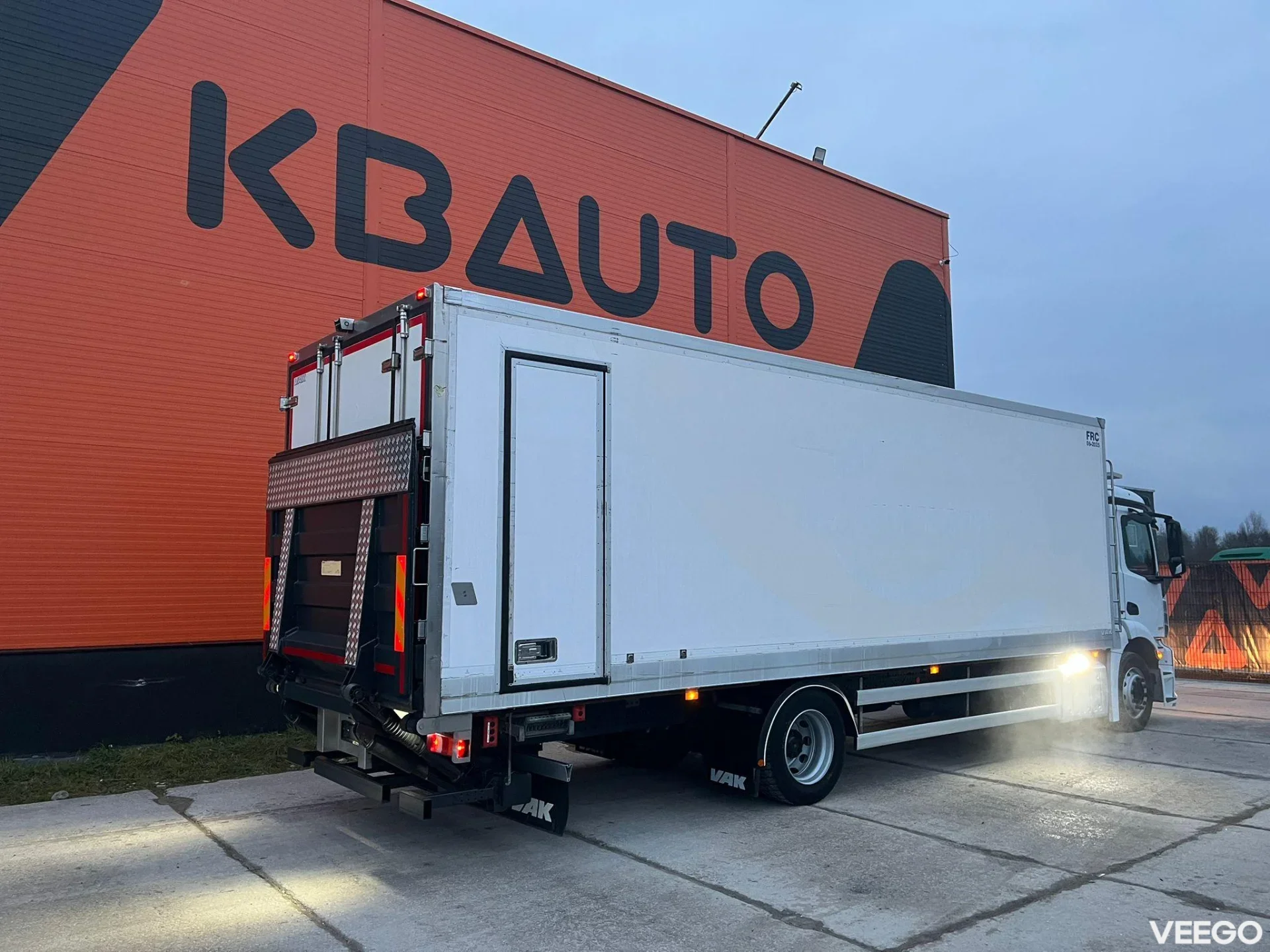 Mercedes-Benz Antos THERMOKING T-1200R / BOX L=8502 mm 235kW