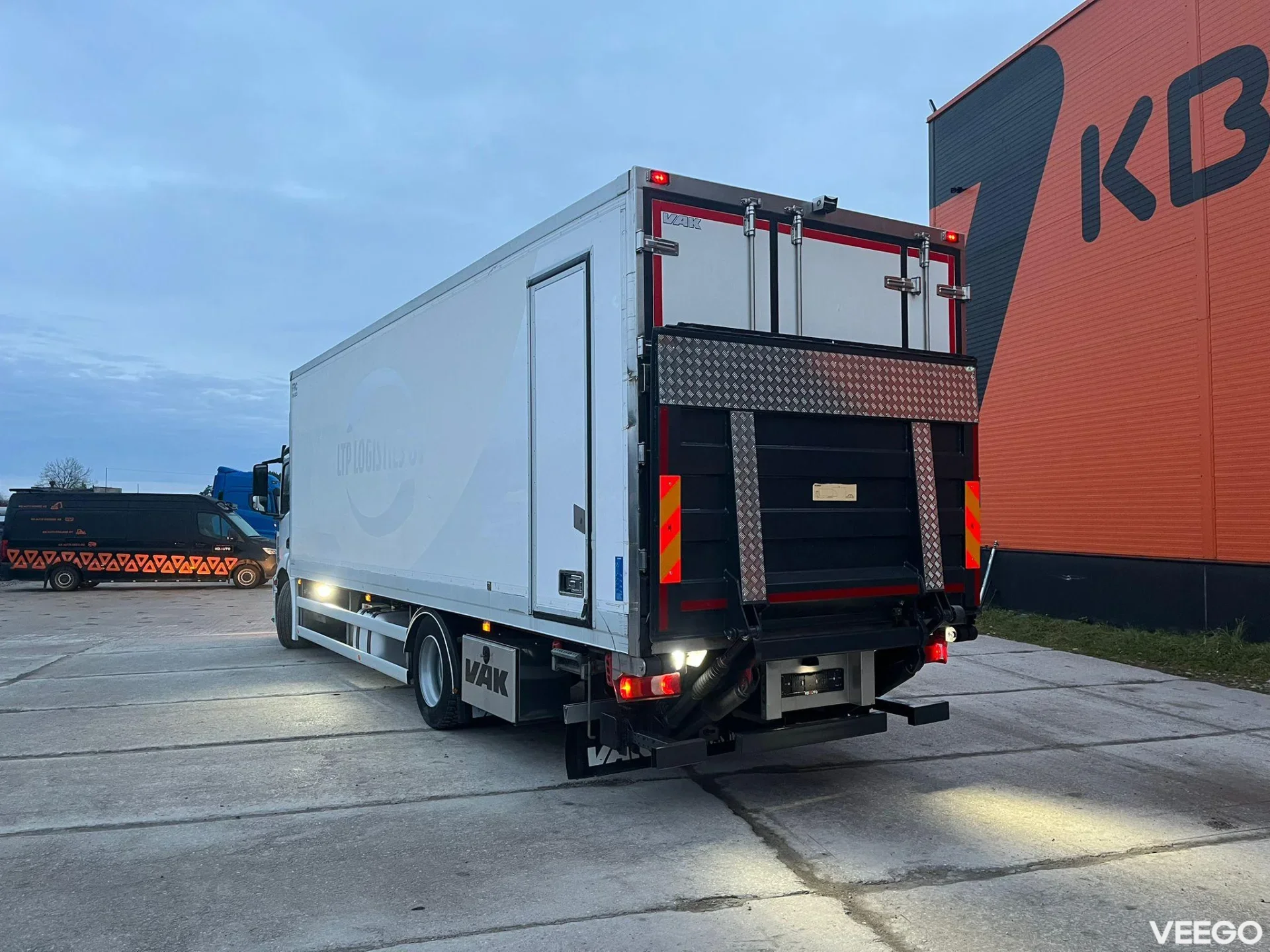 Mercedes-Benz Antos THERMOKING T-1200R / BOX L=8502 mm 235kW