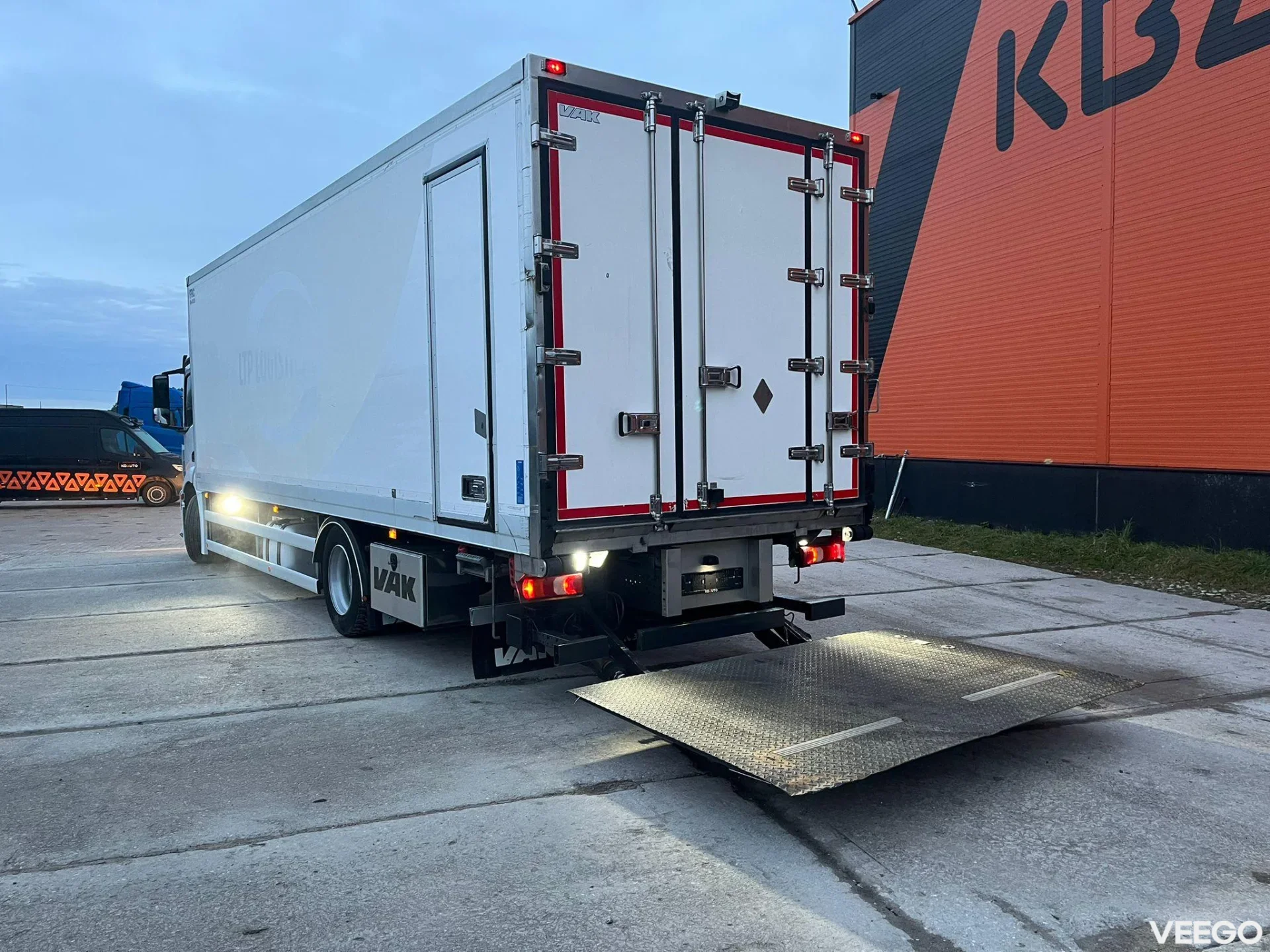 Mercedes-Benz Antos THERMOKING T-1200R / BOX L=8502 mm 235kW