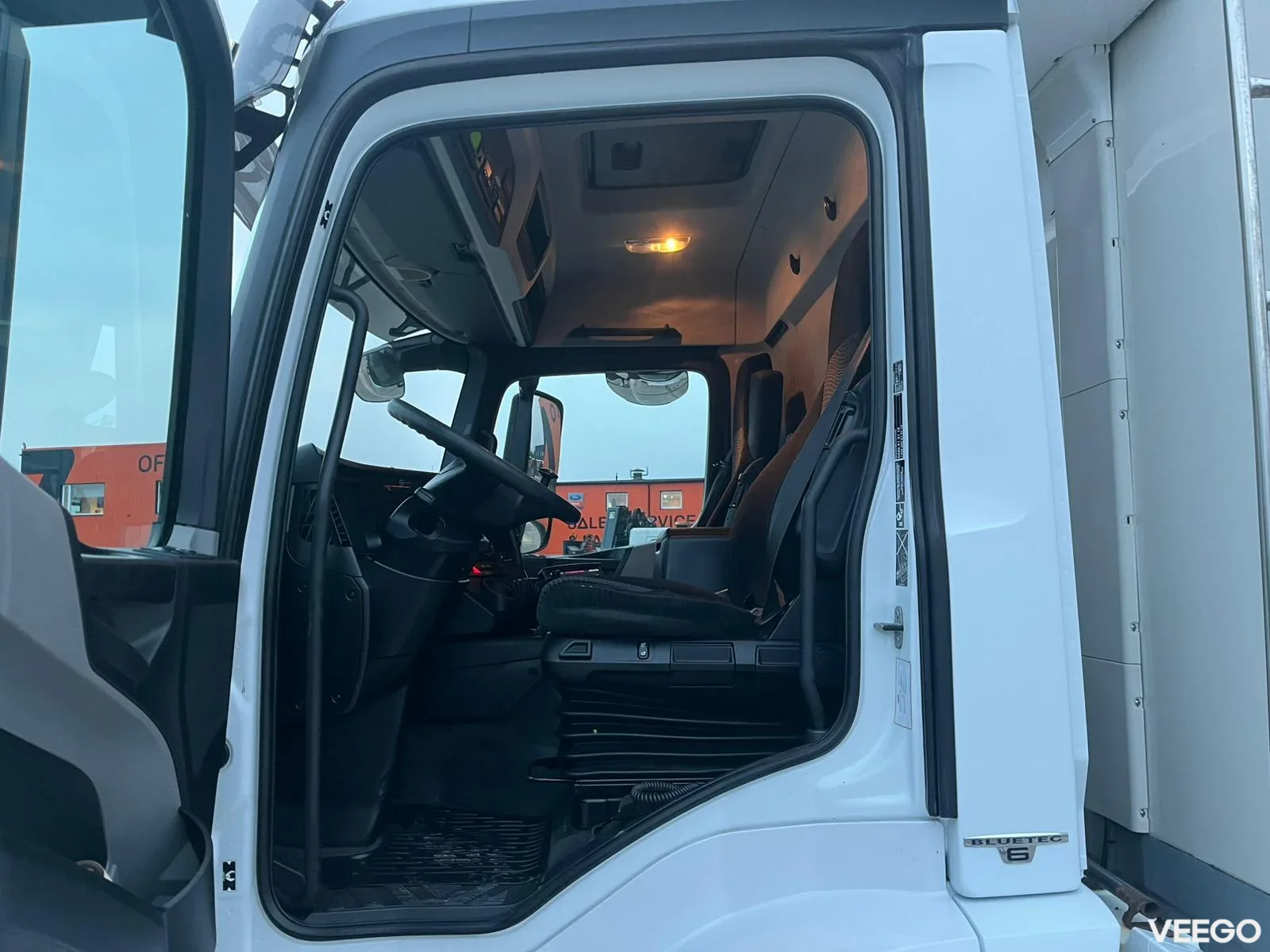 Mercedes-Benz Antos THERMOKING T-1200R / BOX L=8502 mm 235kW