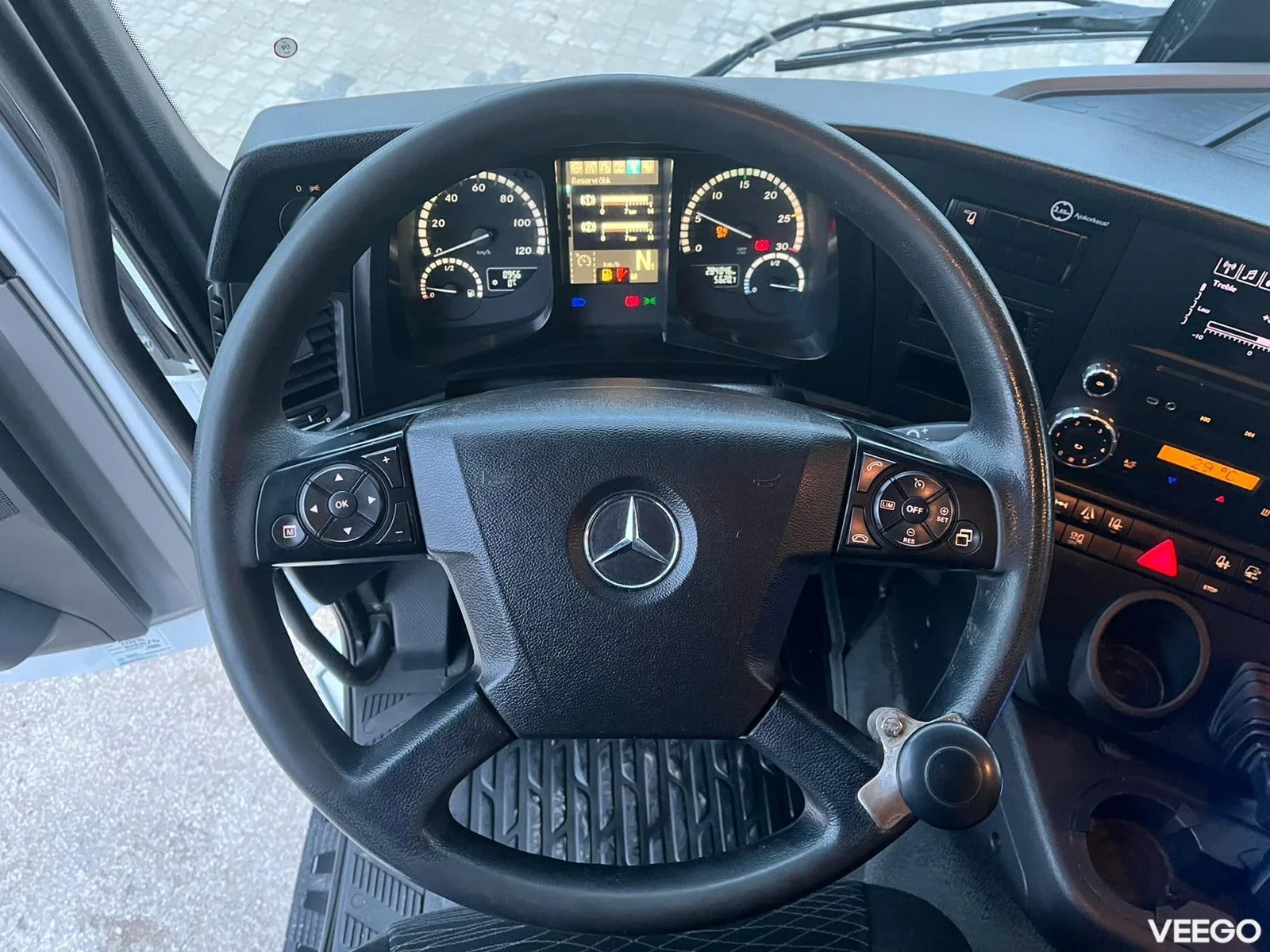 Mercedes-Benz Antos THERMOKING T-1200R / BOX L=8502 mm 235kW