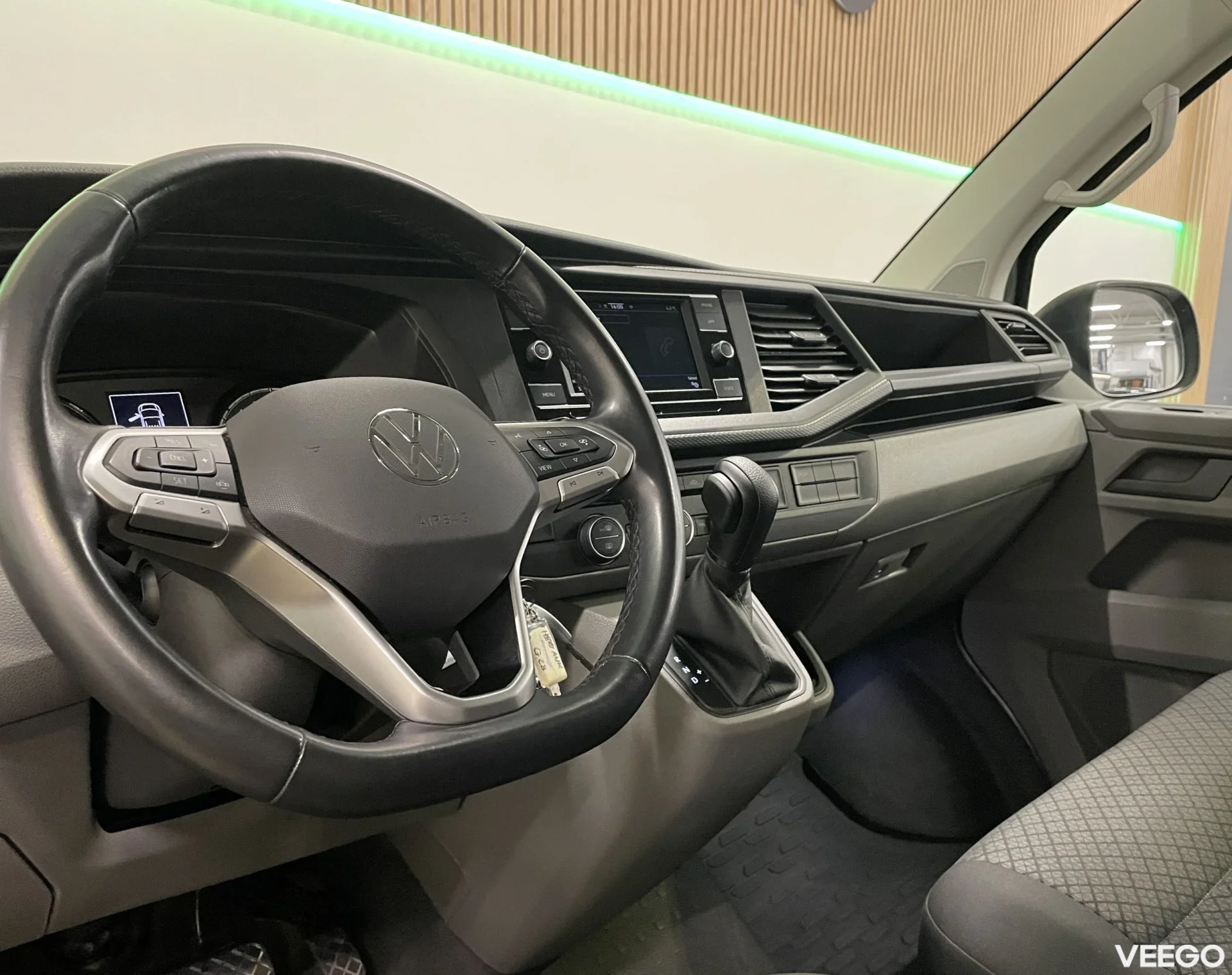 Volkswagen Caravelle T6.1 Lang Trendline DSG 2 110kW