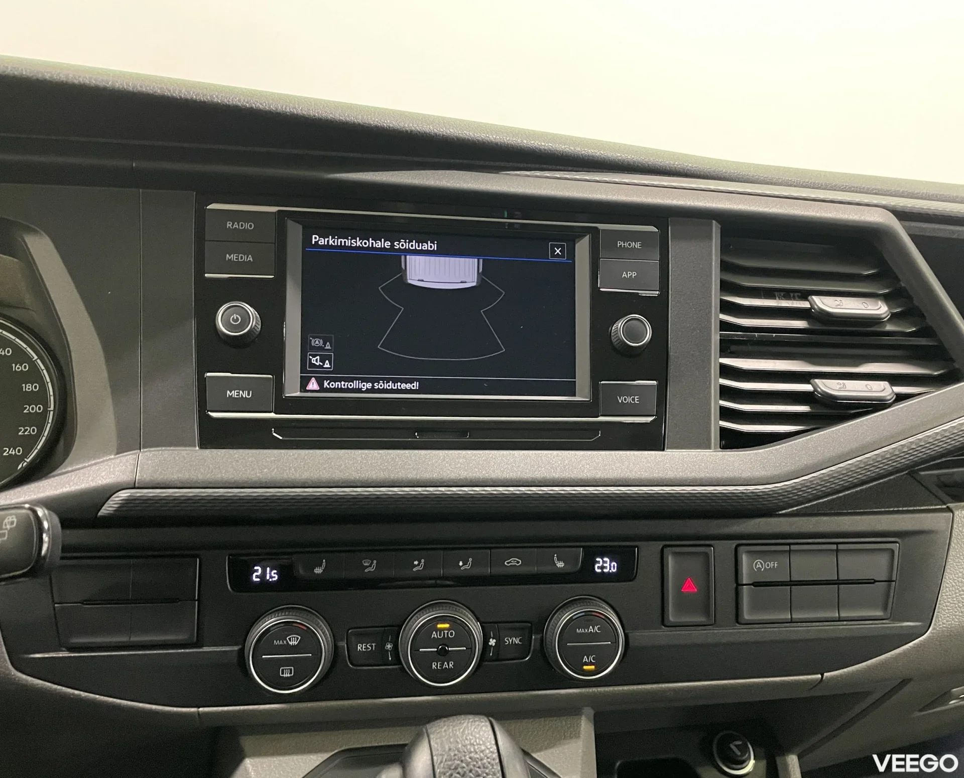 Volkswagen Caravelle T6.1 Lang Trendline DSG 2 110kW