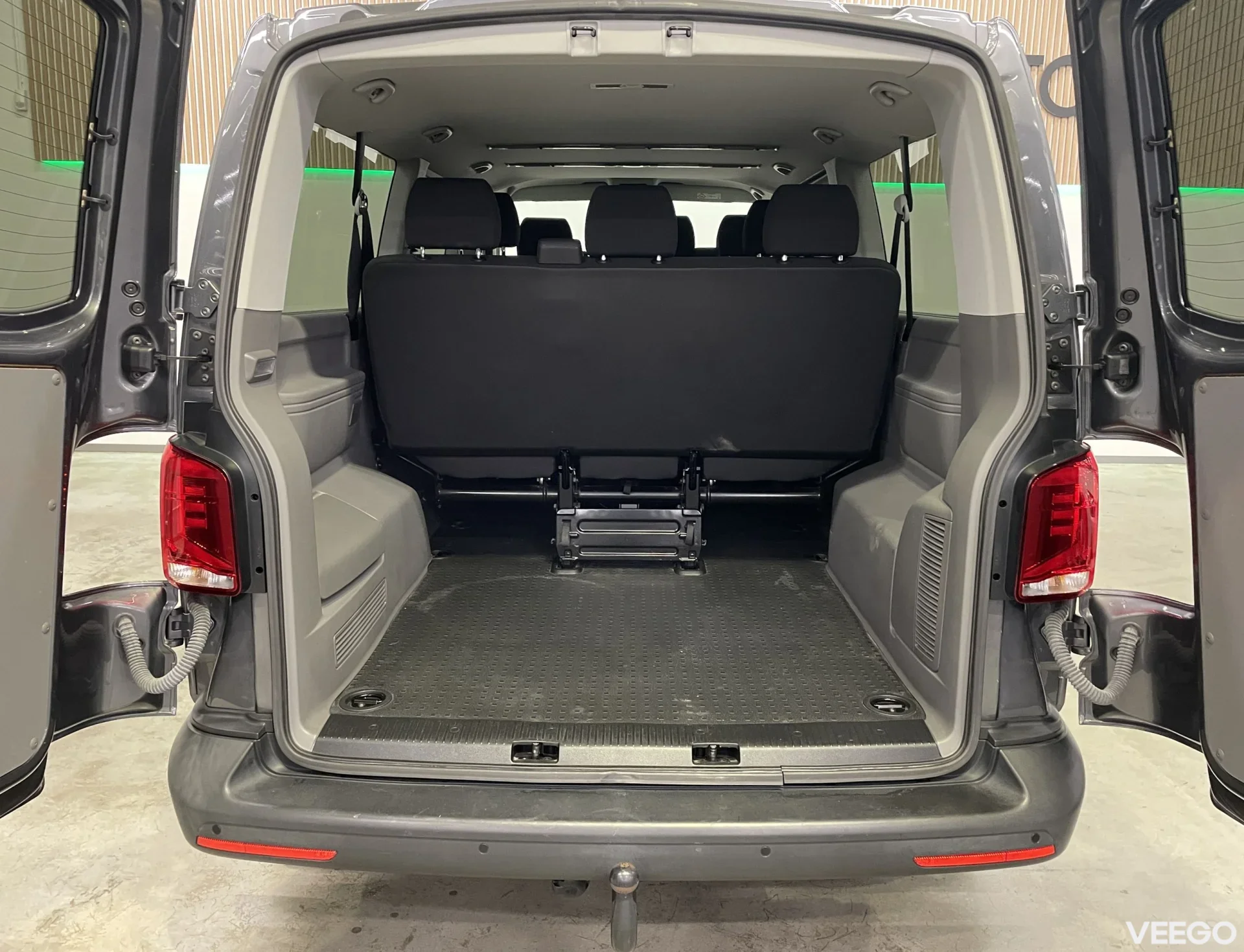 Volkswagen Caravelle T6.1 Lang Trendline DSG 2 110kW