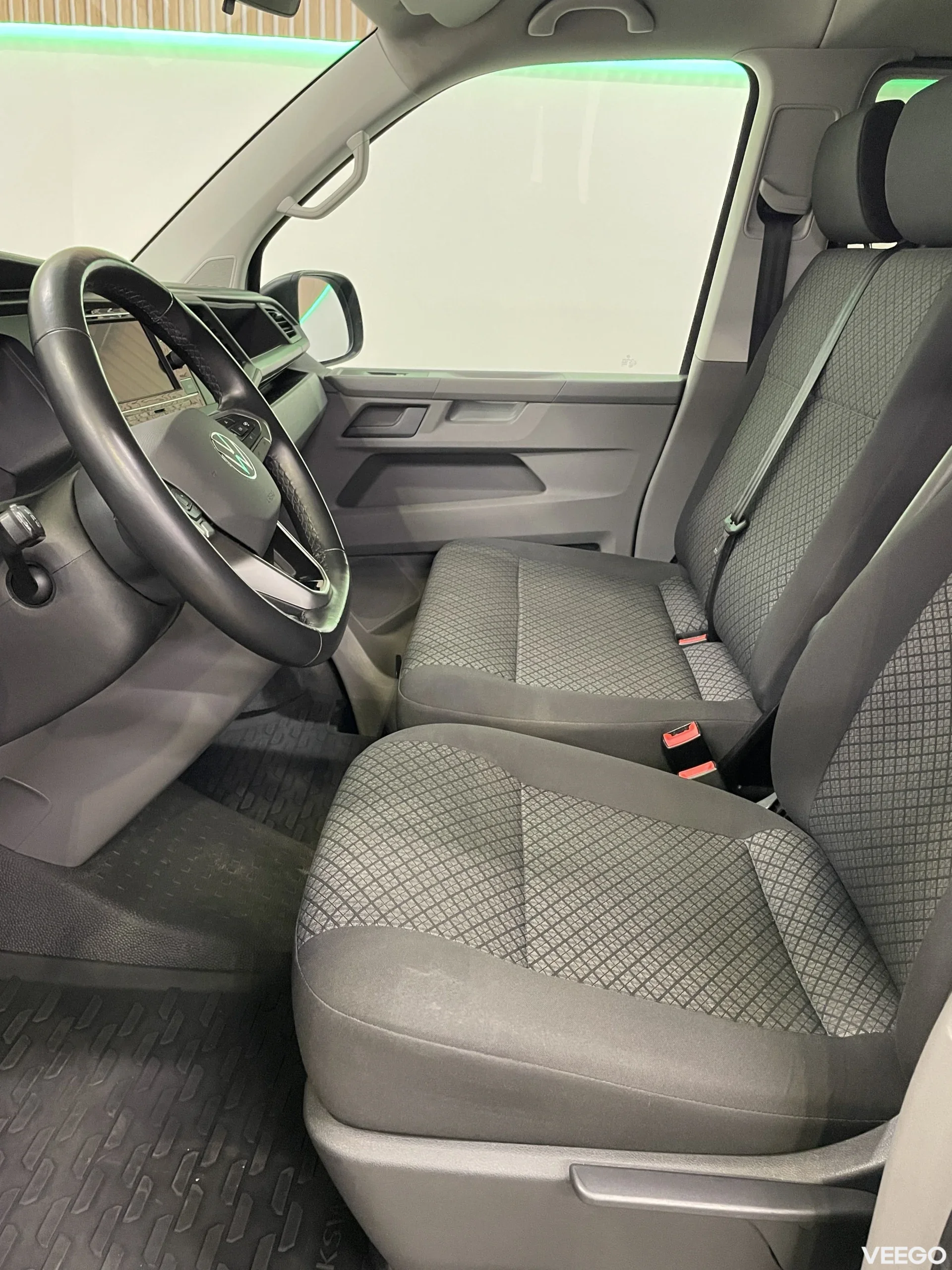 Volkswagen Caravelle T6.1 Lang Trendline DSG 2 110kW