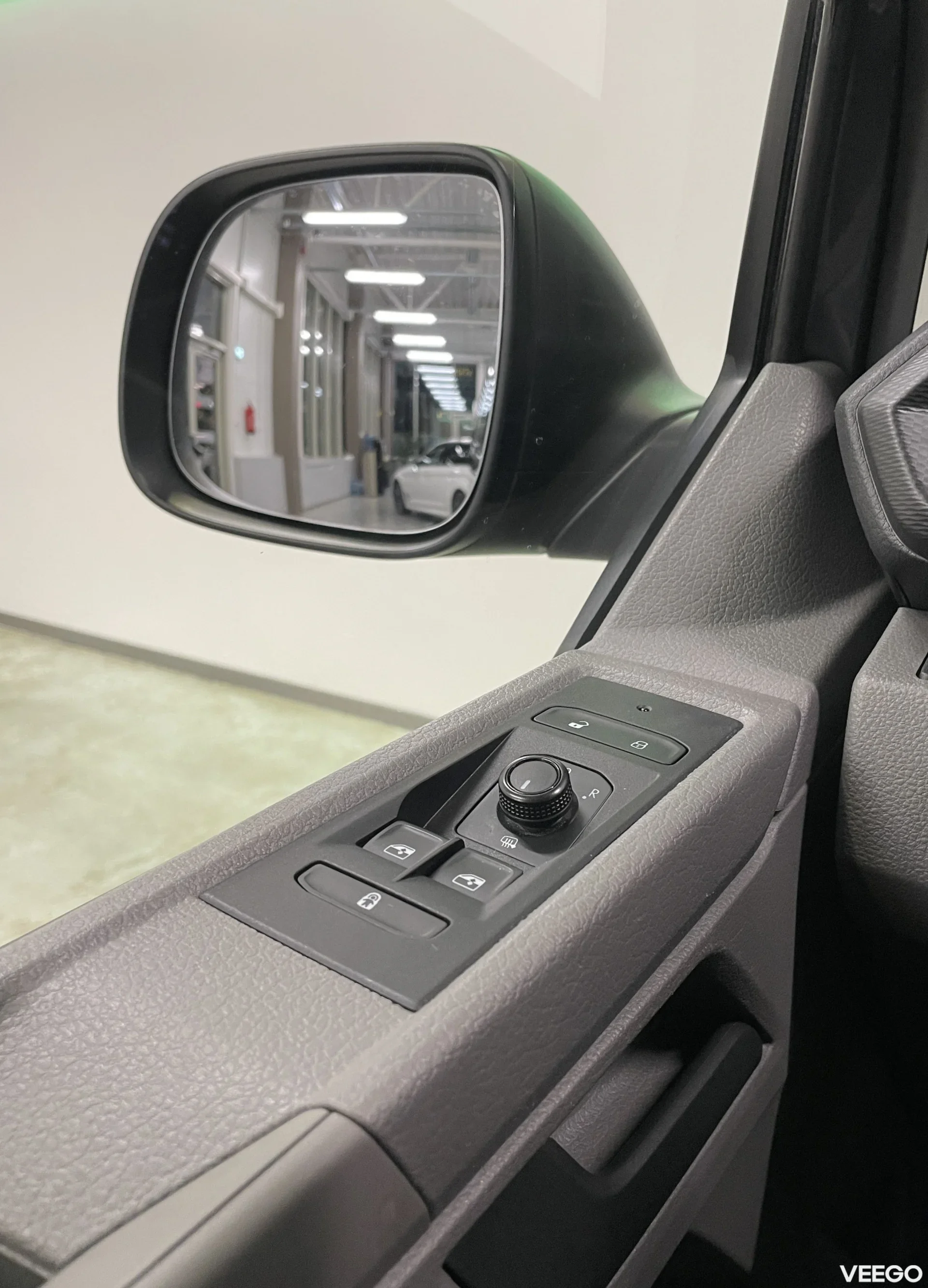 Volkswagen Caravelle T6.1 Lang Trendline DSG 2 110kW