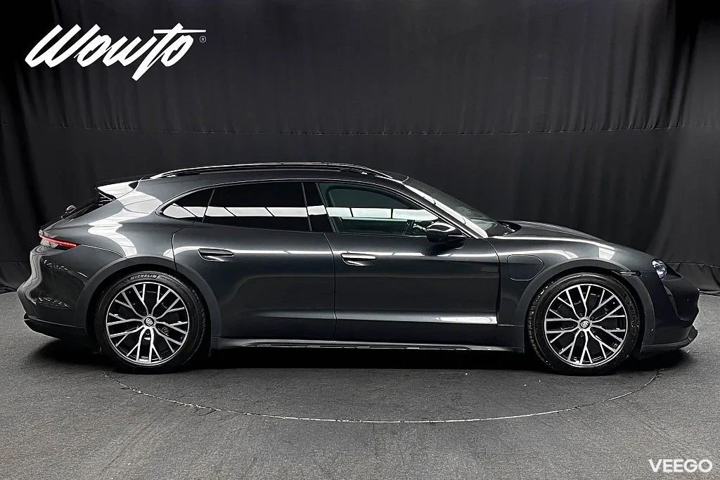 Porsche Taycan 4 Cross Turismo 381HK /Pano /Bose /Moms 280kW