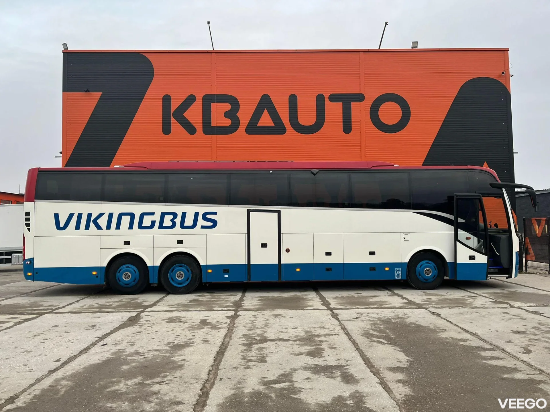 Volvo B11R 58 SEATS / AC / AUXILIARY HEATING / WC  345kW