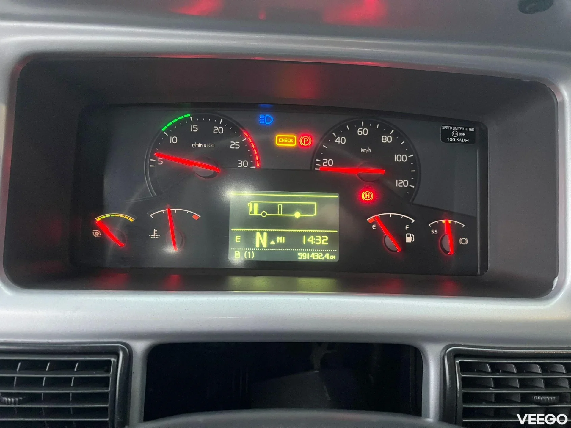 Volvo B11R 58 SEATS / AC / AUXILIARY HEATING / WC  345kW