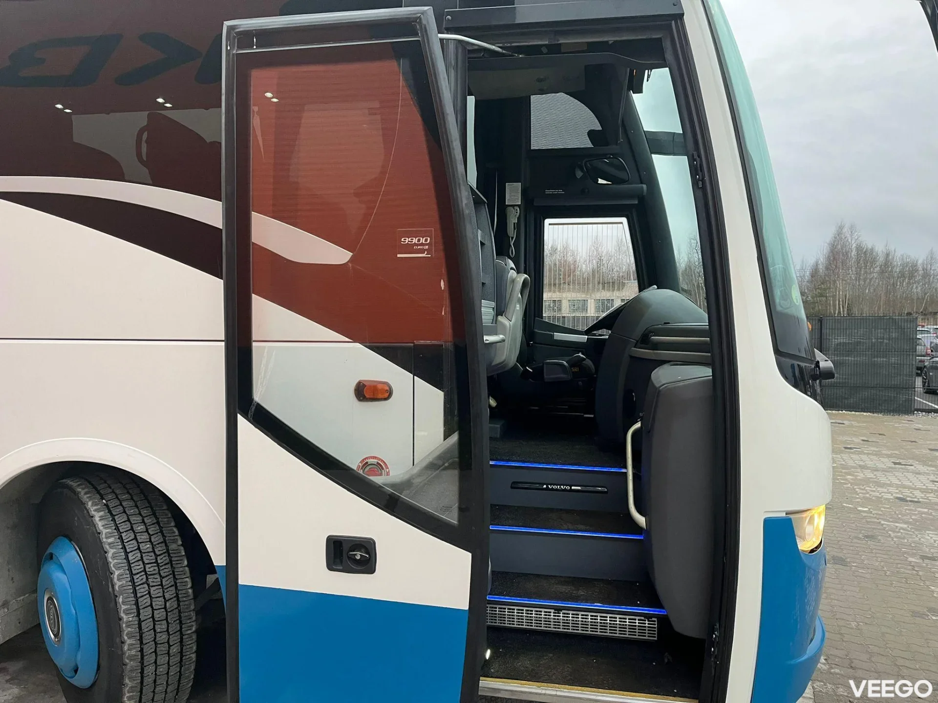 Volvo B11R 58 SEATS / AC / AUXILIARY HEATING / WC  345kW