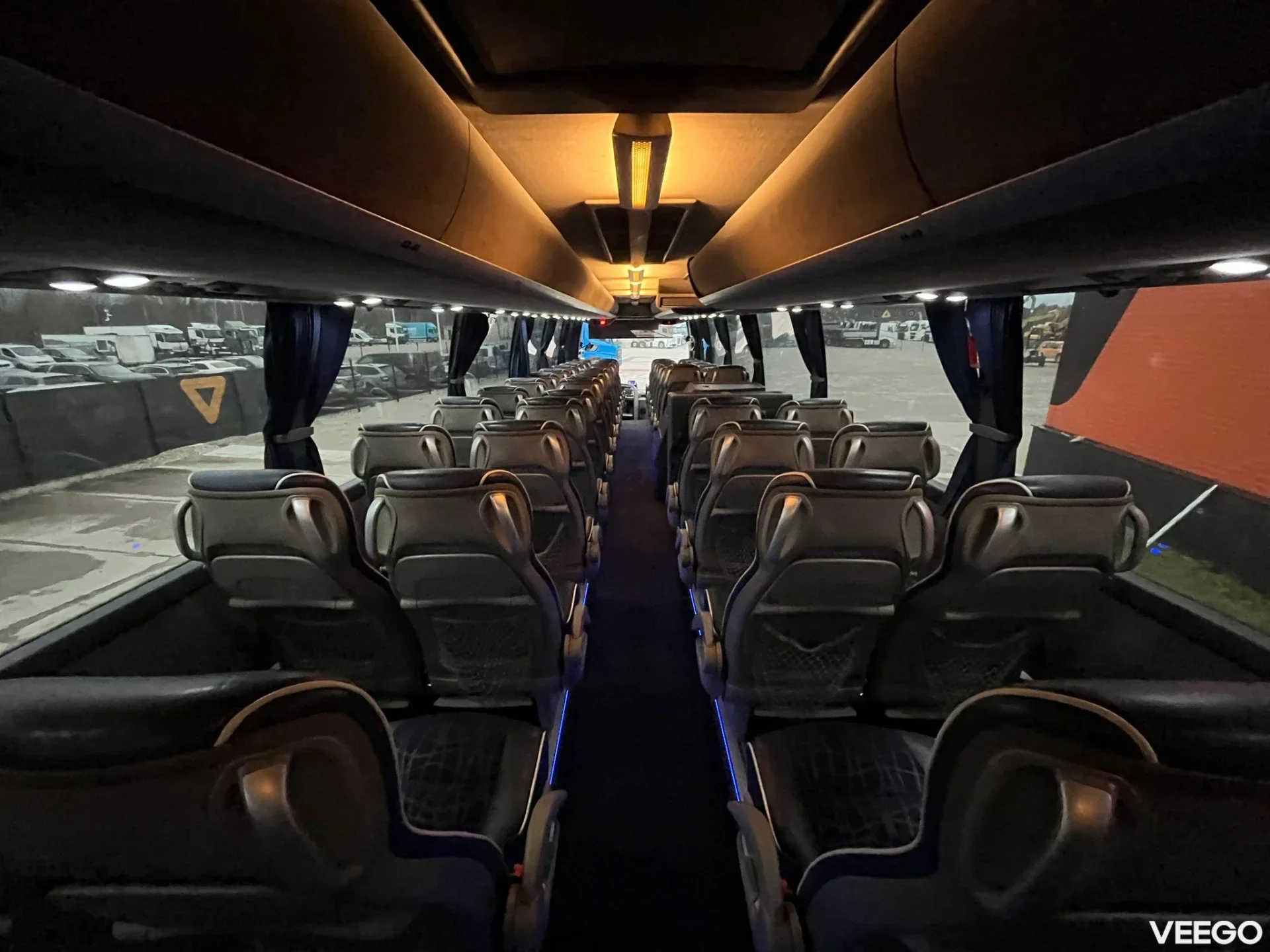 Volvo B11R 58 SEATS / AC / AUXILIARY HEATING / WC  345kW