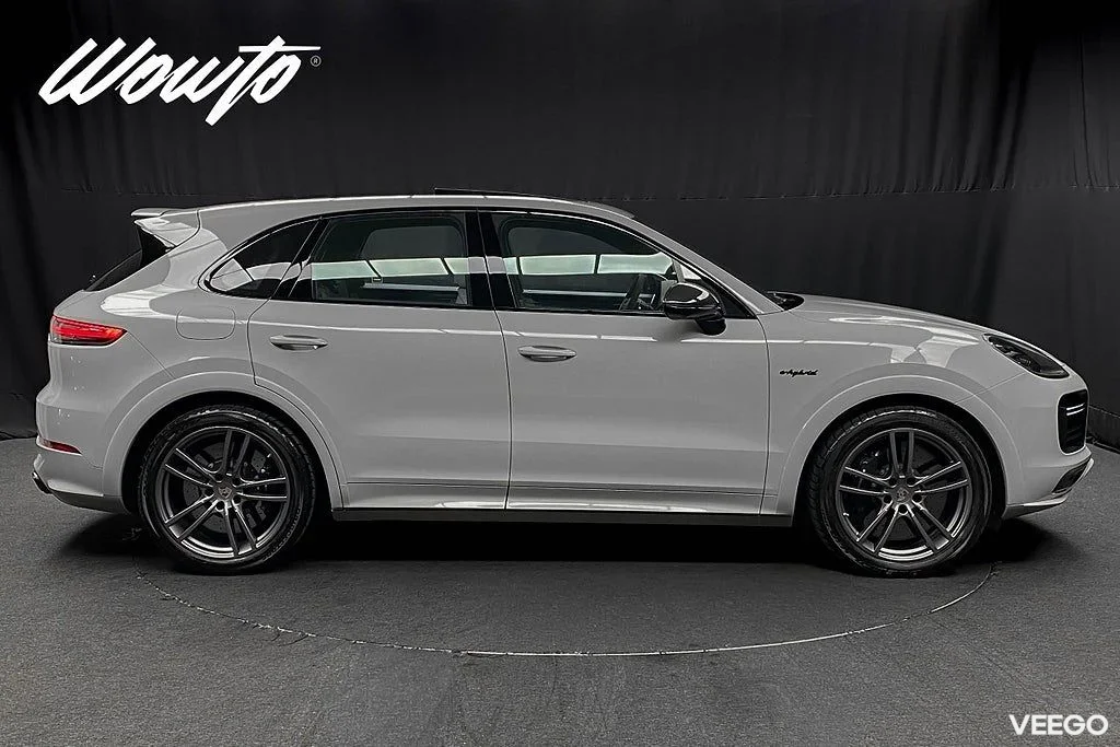 Porsche Cayenne Turbo S E-Hybrid 680 /Carbon Design /Se Spec 500kW