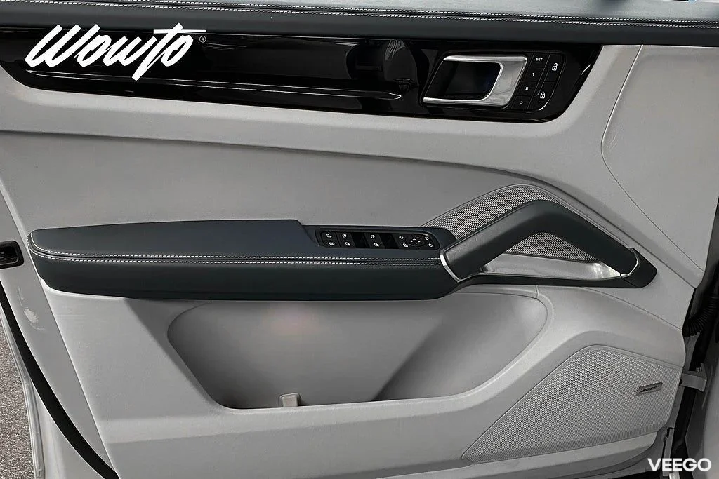 Porsche Cayenne Turbo S E-Hybrid 680 /Carbon Design /Se Spec 500kW