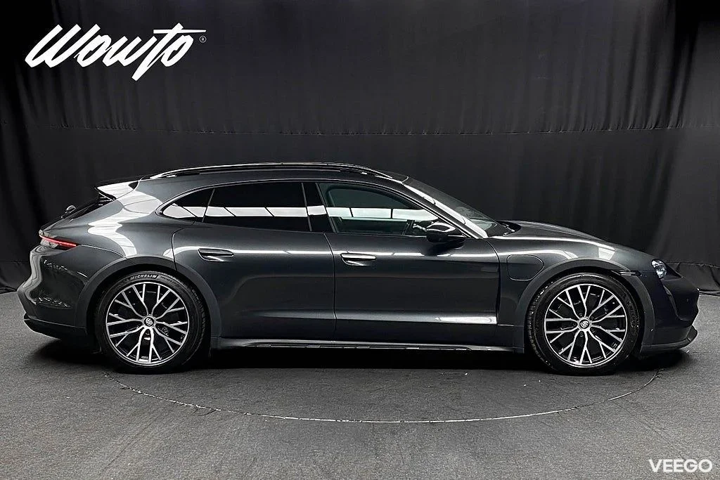 Porsche Taycan 4 Cross Turismo 381HK /Pano /Bose /Moms 280kW