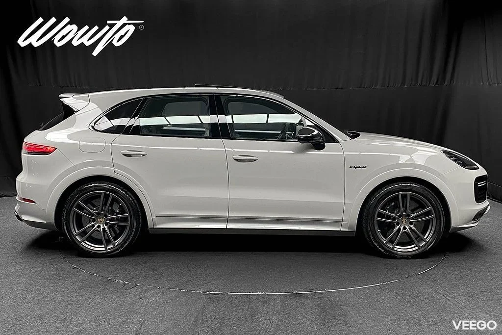 Porsche Cayenne Turbo S E-Hybrid 680 /Carbon Design /Se Spec 500kW