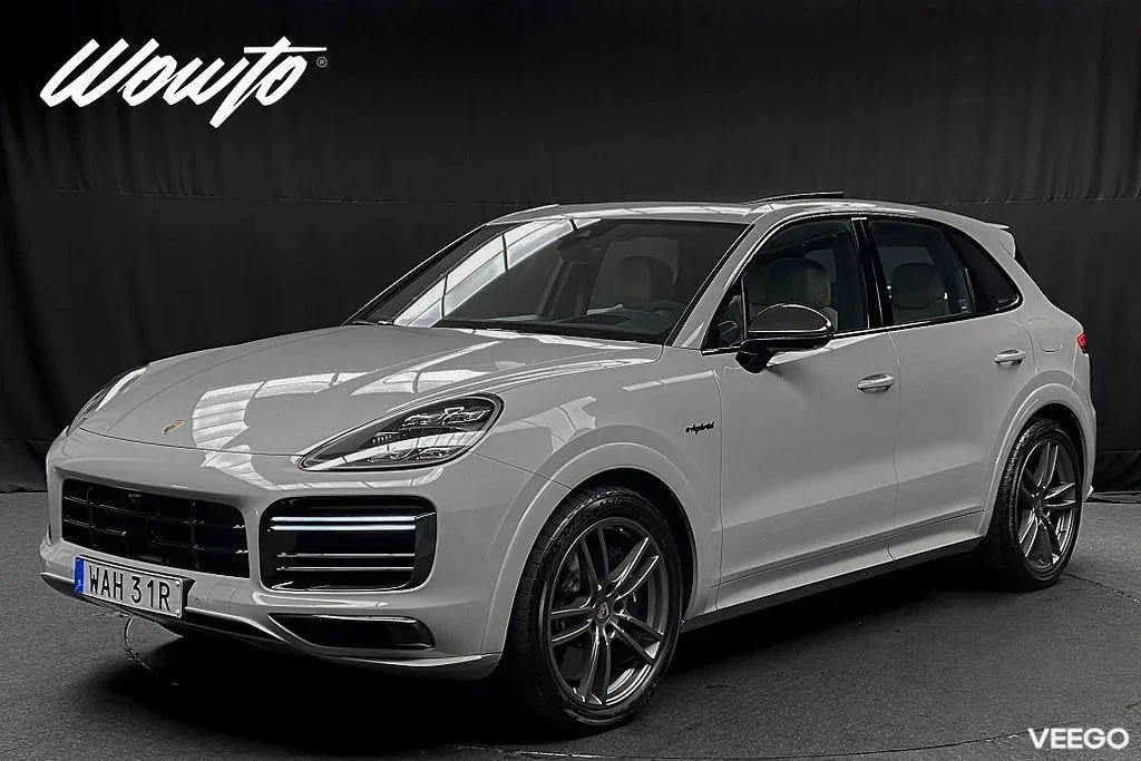 Porsche Cayenne Turbo S E-Hybrid 680 /Carbon Design /Se Spec 500kW
