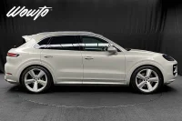 Porsche Cayenne E-Hybrid 470HK /18-Vägs /Pano /Bose /Se Spec/4.95% 346kW thumbnail