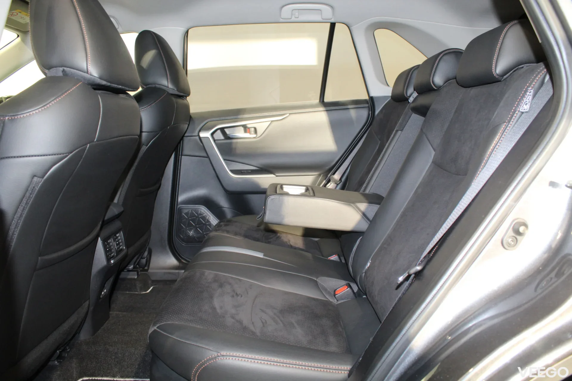 Toyota RAV4 Luxury Plus 4WD 2.5 131kW