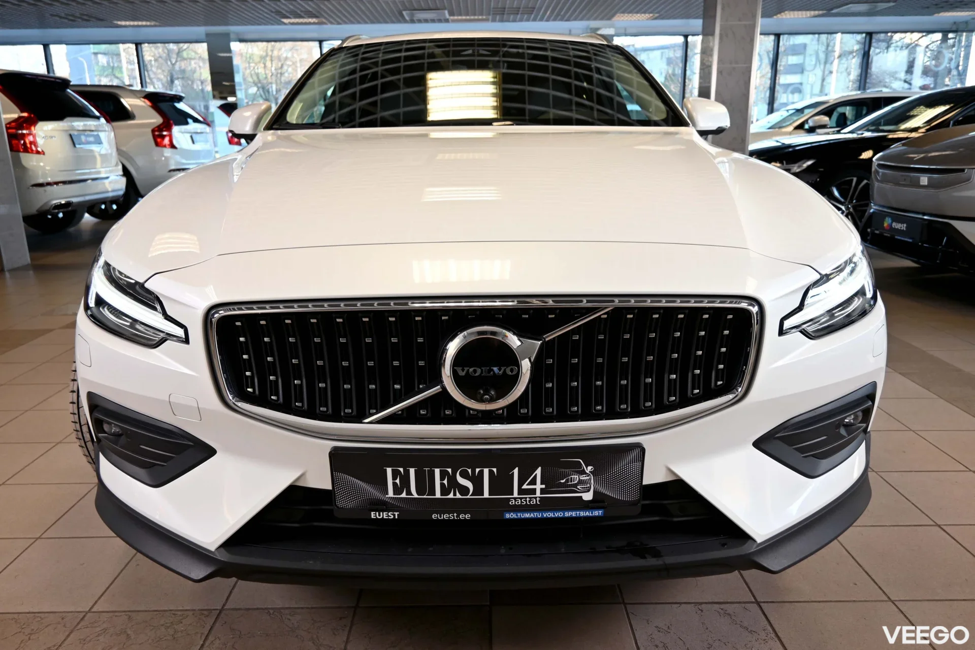Volvo V60 Cross Country AWD LUXURY+ B&W ULTIMATE BRIGHT XENIUM 2 184kW