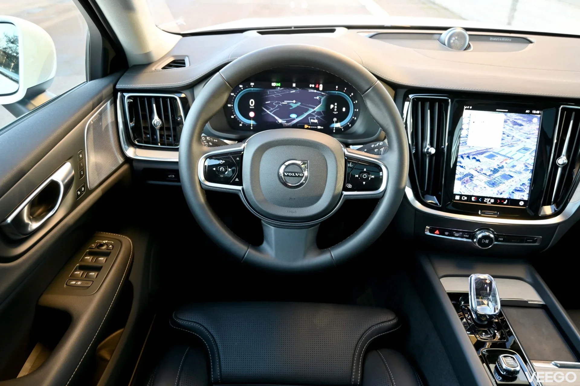 Volvo V60 Cross Country AWD LUXURY+ B&W ULTIMATE BRIGHT XENIUM 2 184kW