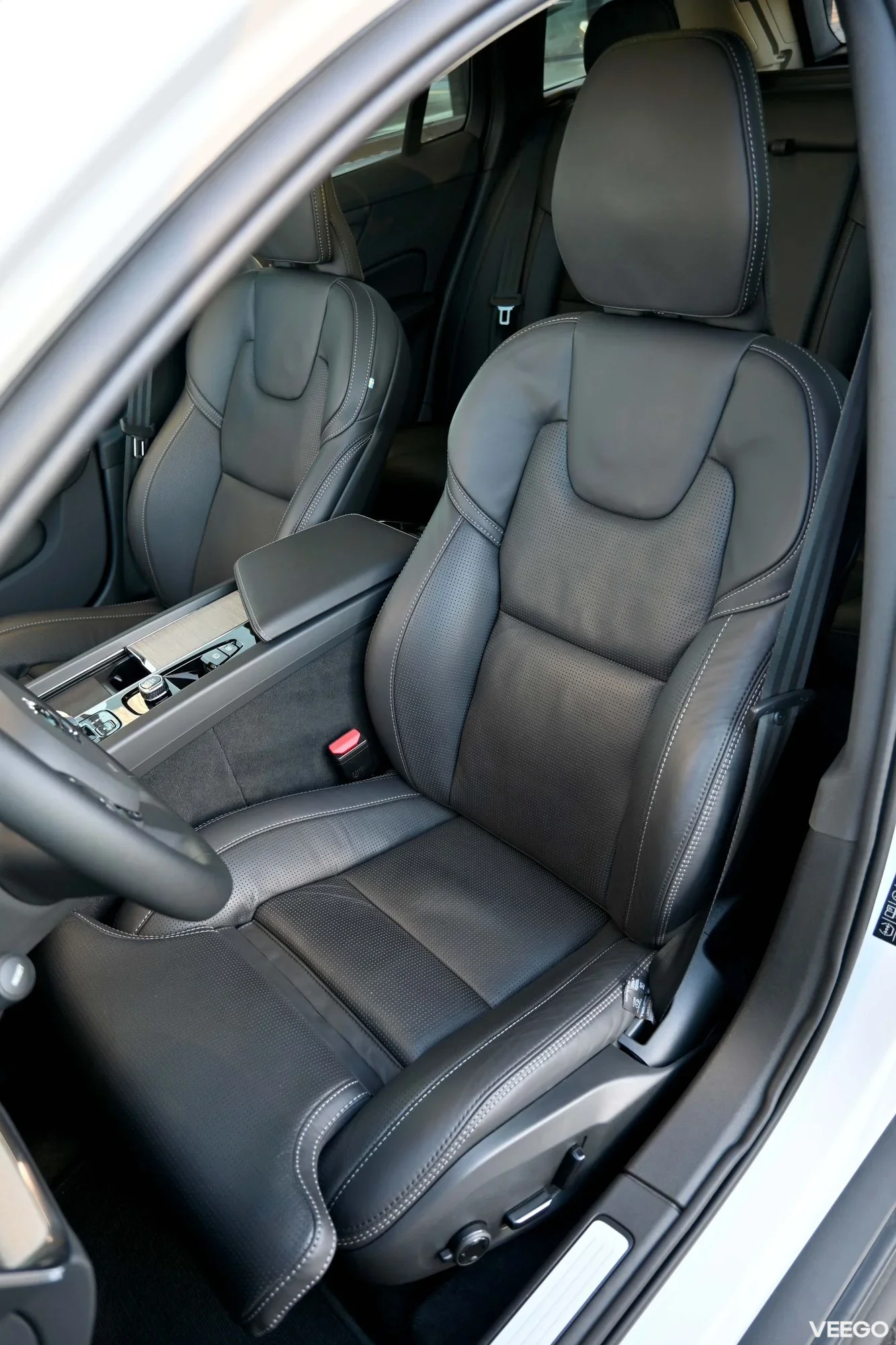 Volvo V60 Cross Country AWD LUXURY+ B&W ULTIMATE BRIGHT XENIUM 2 184kW