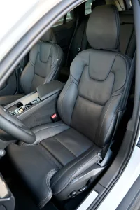 Volvo V60 Cross Country AWD LUXURY+ B&W ULTIMATE BRIGHT XENIUM 2 184kW thumbnail