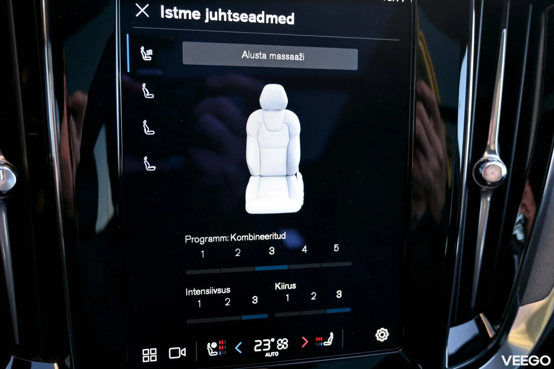 Volvo V60 Cross Country AWD LUXURY+ B&W ULTIMATE BRIGHT XENIUM 2 184kW