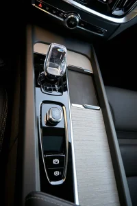 Volvo V60 Cross Country AWD LUXURY+ B&W ULTIMATE BRIGHT XENIUM 2 184kW thumbnail