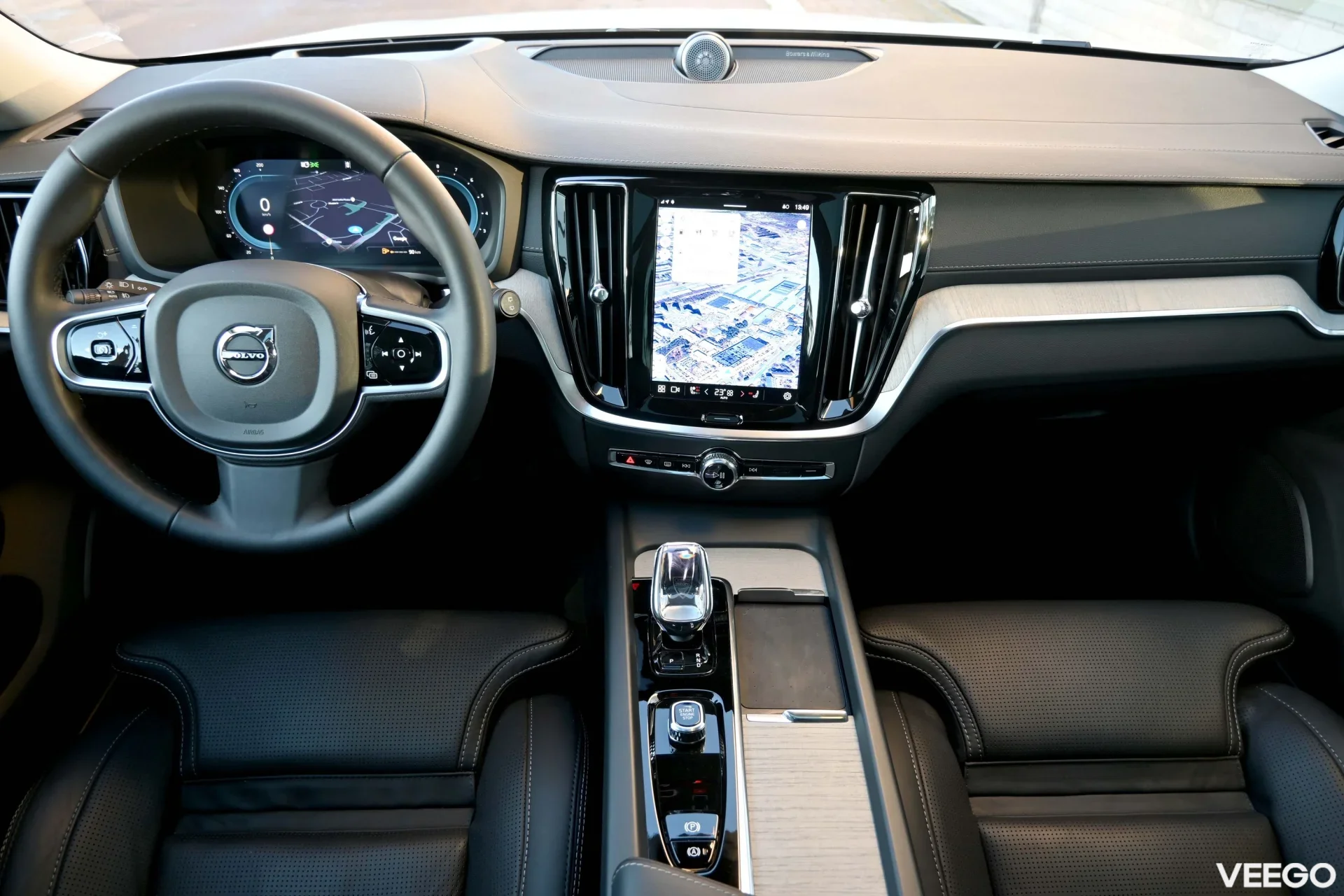 Volvo V60 Cross Country AWD LUXURY+ B&W ULTIMATE BRIGHT XENIUM 2 184kW