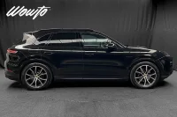Porsche Cayenne E-Hybrid 470HK /Bakaxelstyrning /HuD/Se Spec 346kW thumbnail