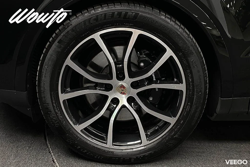 Porsche Cayenne E-Hybrid 470HK /Bakaxelstyrning /HuD/Se Spec 346kW