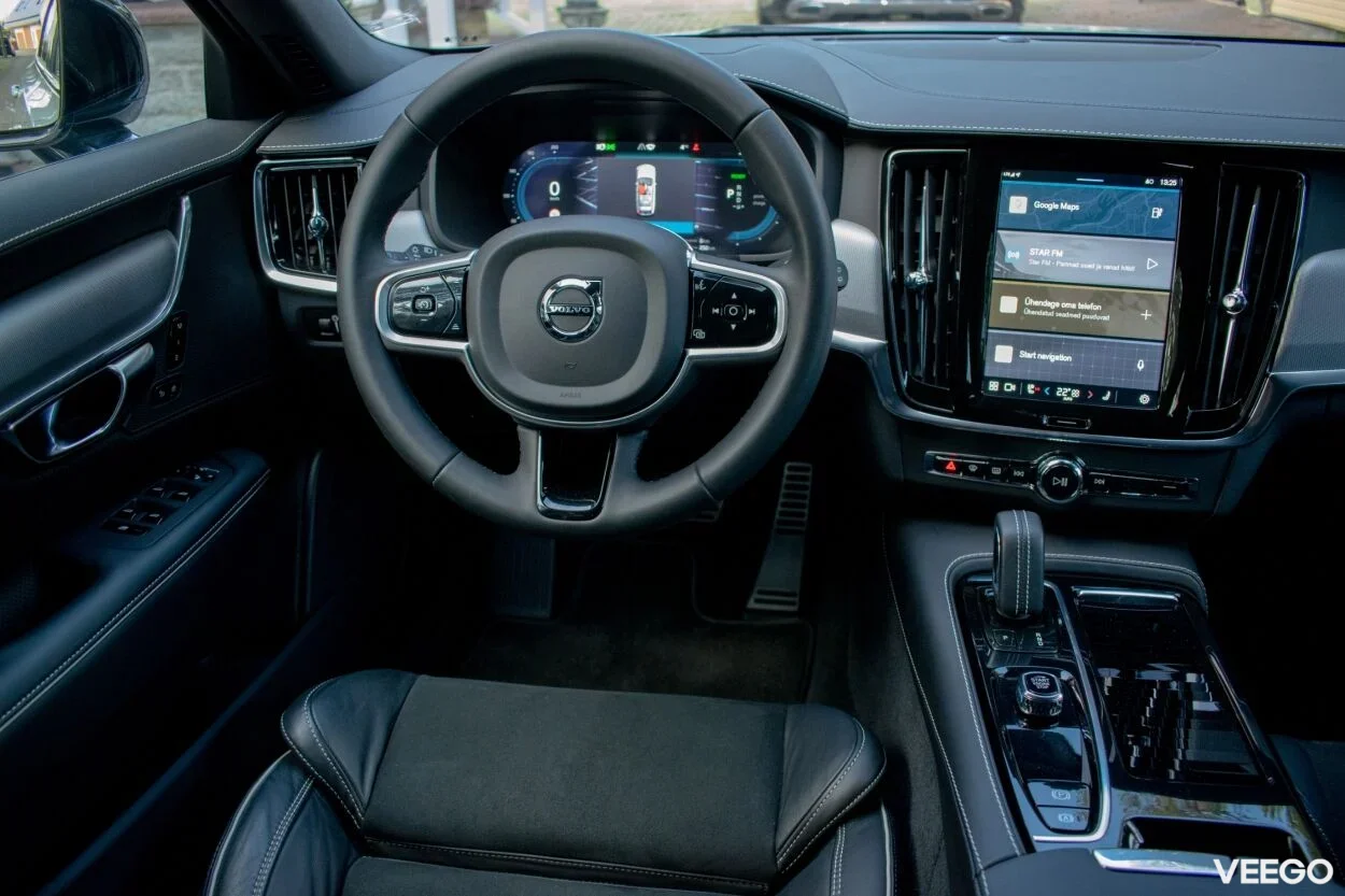 Volvo V90 T8 R-Design DARK Long Range 2 335kW