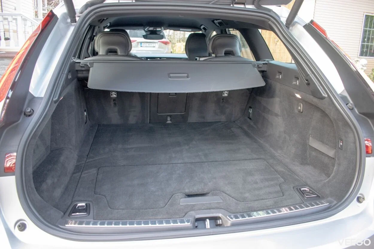 Volvo V90 T8 R-Design DARK Long Range 2 335kW