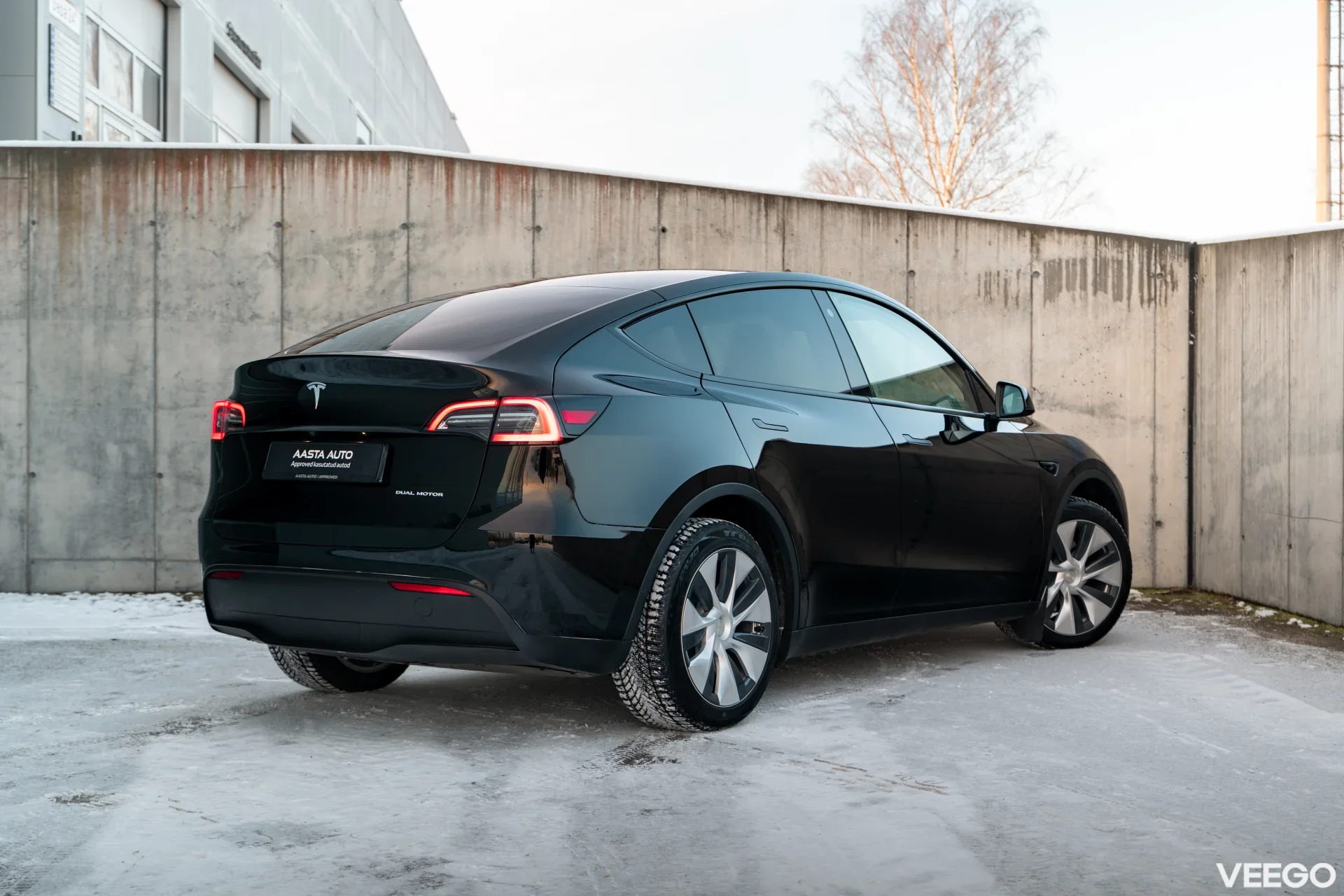 Tesla Model Y   Long Range Dual Motor AWD 378kW