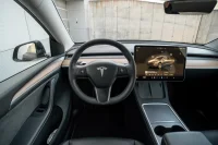 Tesla Model Y   Long Range Dual Motor AWD 378kW thumbnail