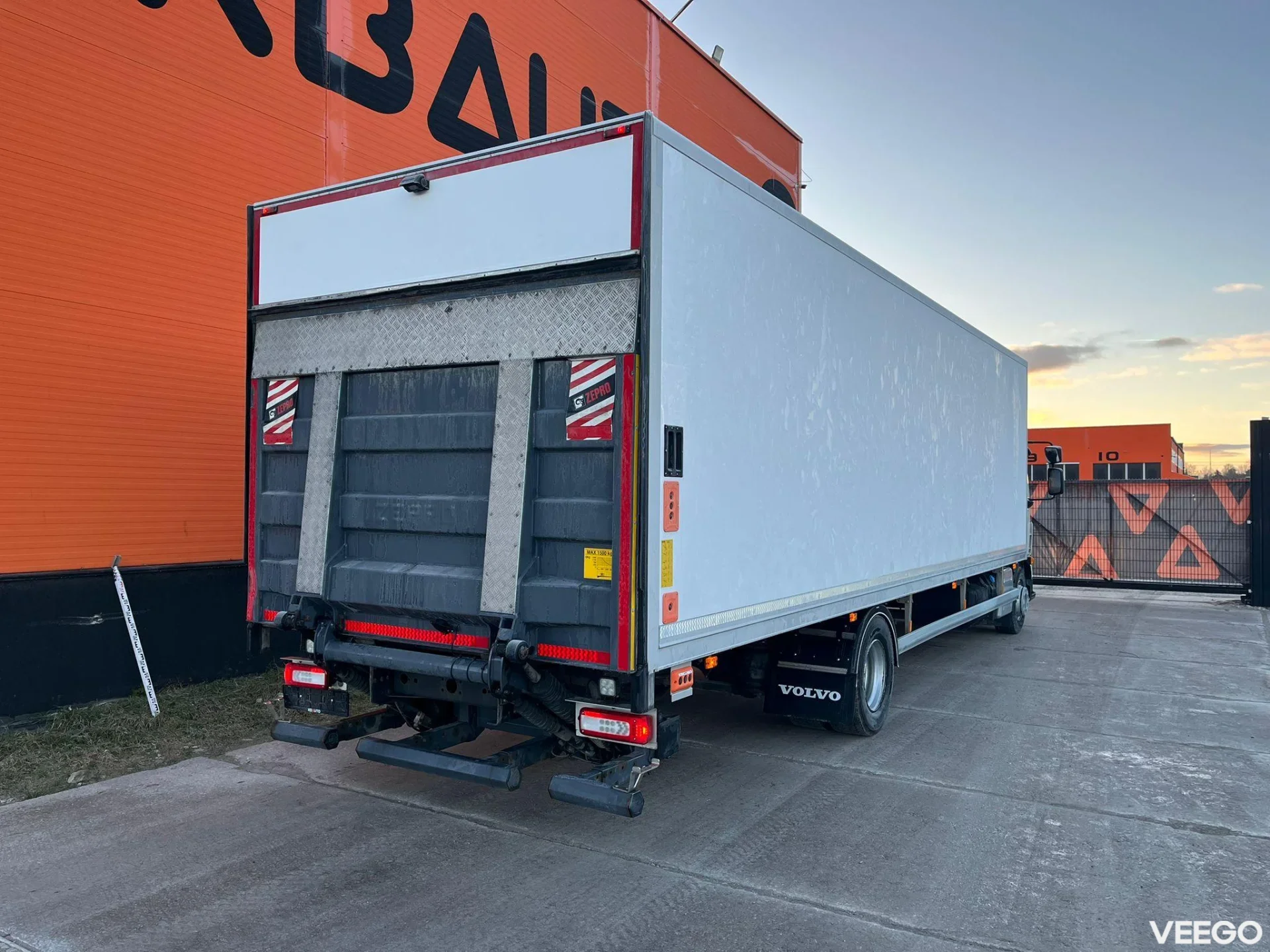 Volvo FL210 BOX L=8764 154kW