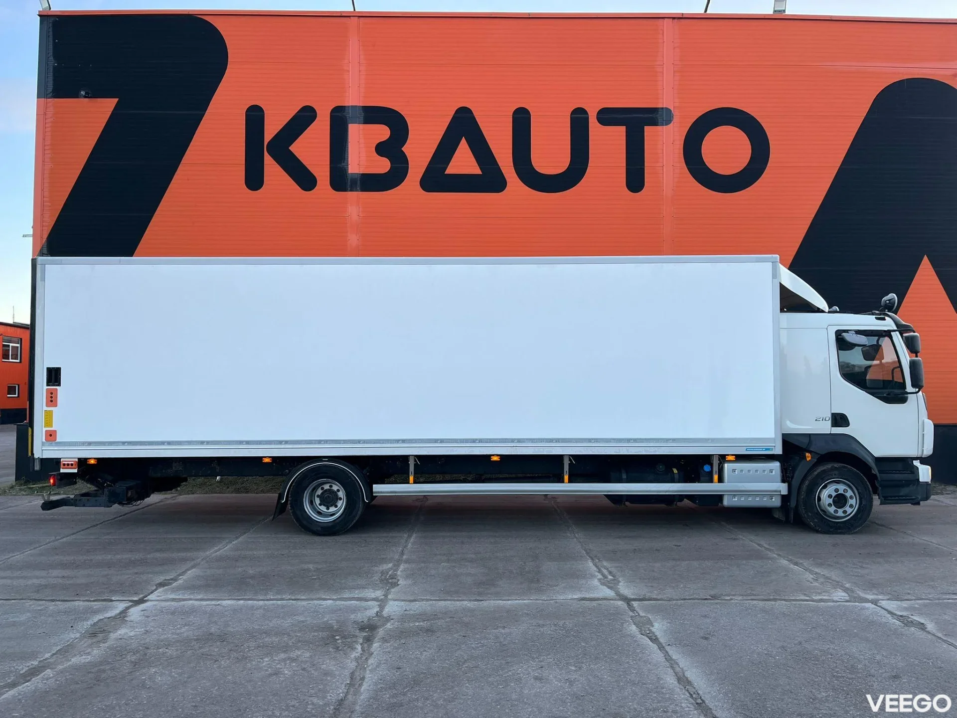 Volvo FL210 BOX L=8764 154kW