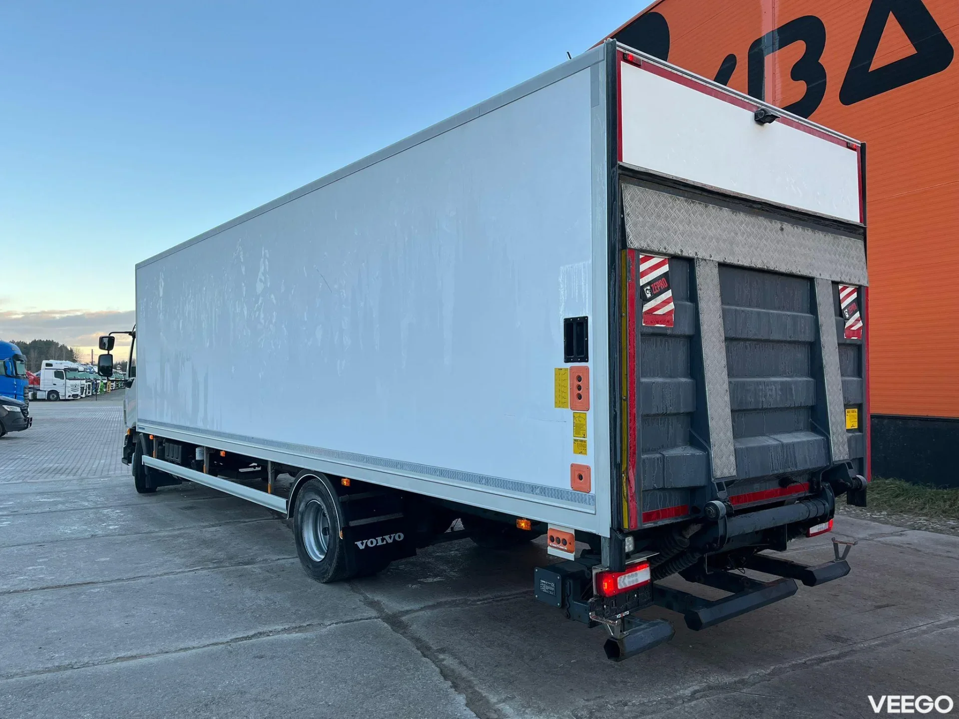 Volvo FL210 BOX L=8764 154kW