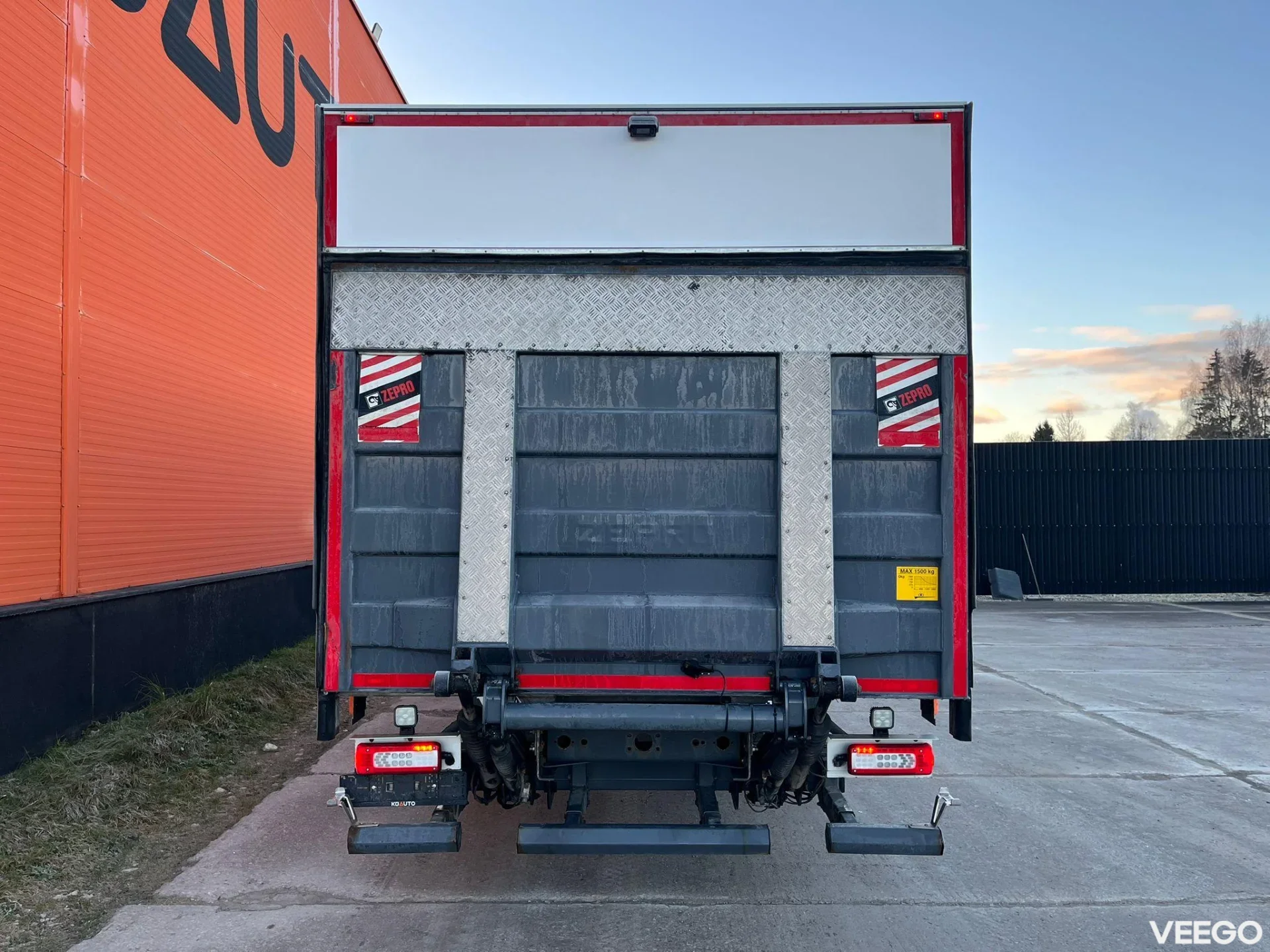 Volvo FL210 BOX L=8764 154kW