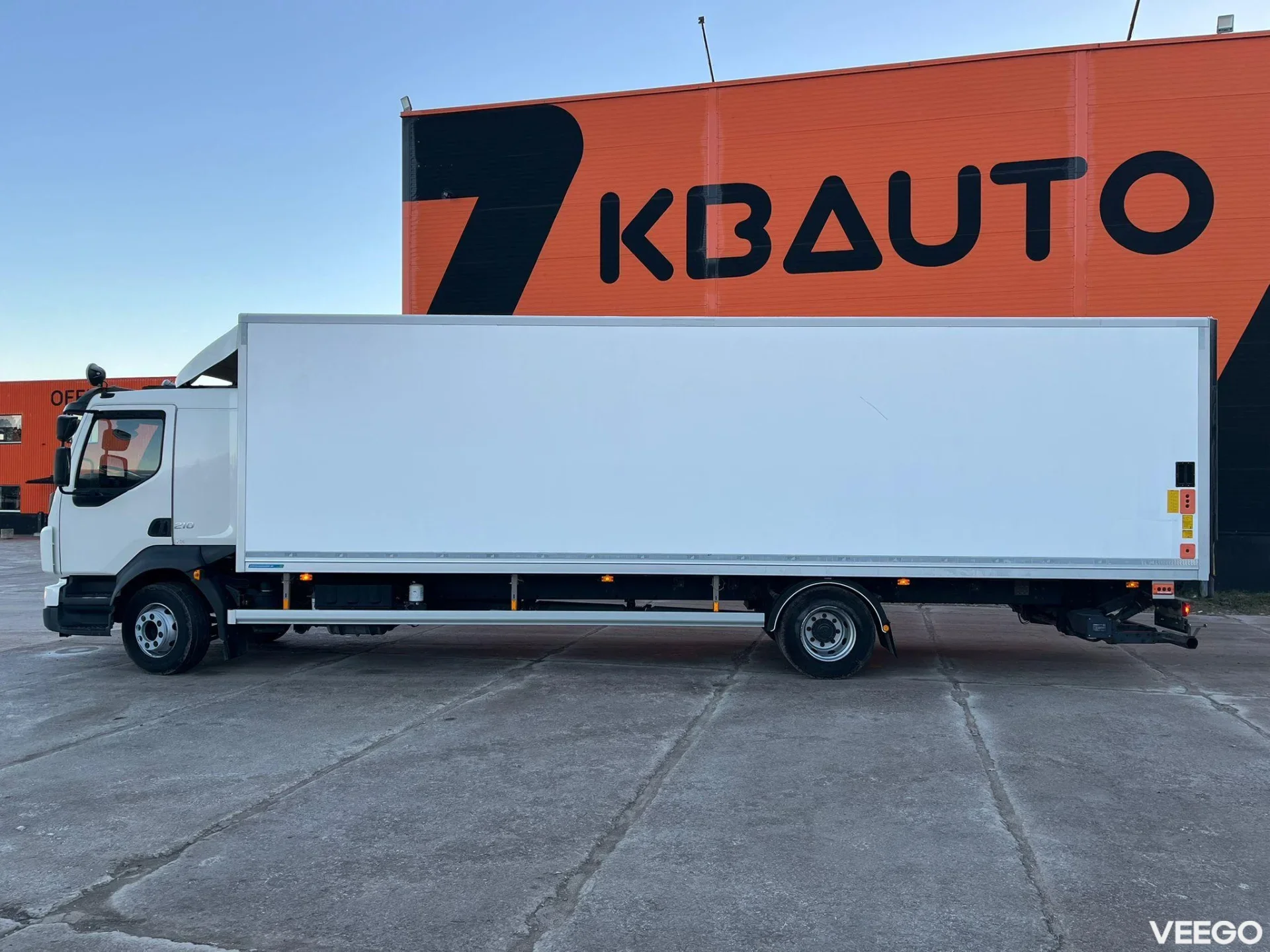 Volvo FL210 BOX L=8764 154kW