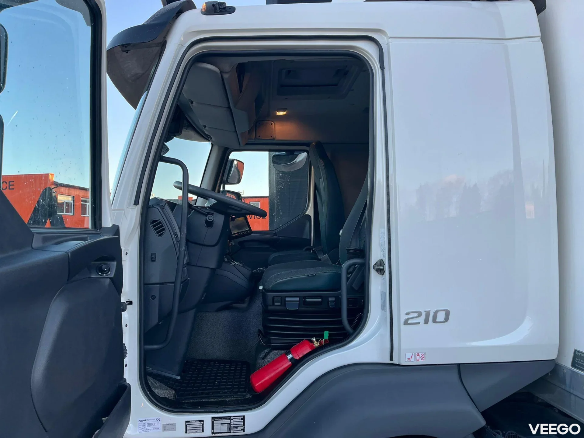 Volvo FL210 BOX L=8764 154kW